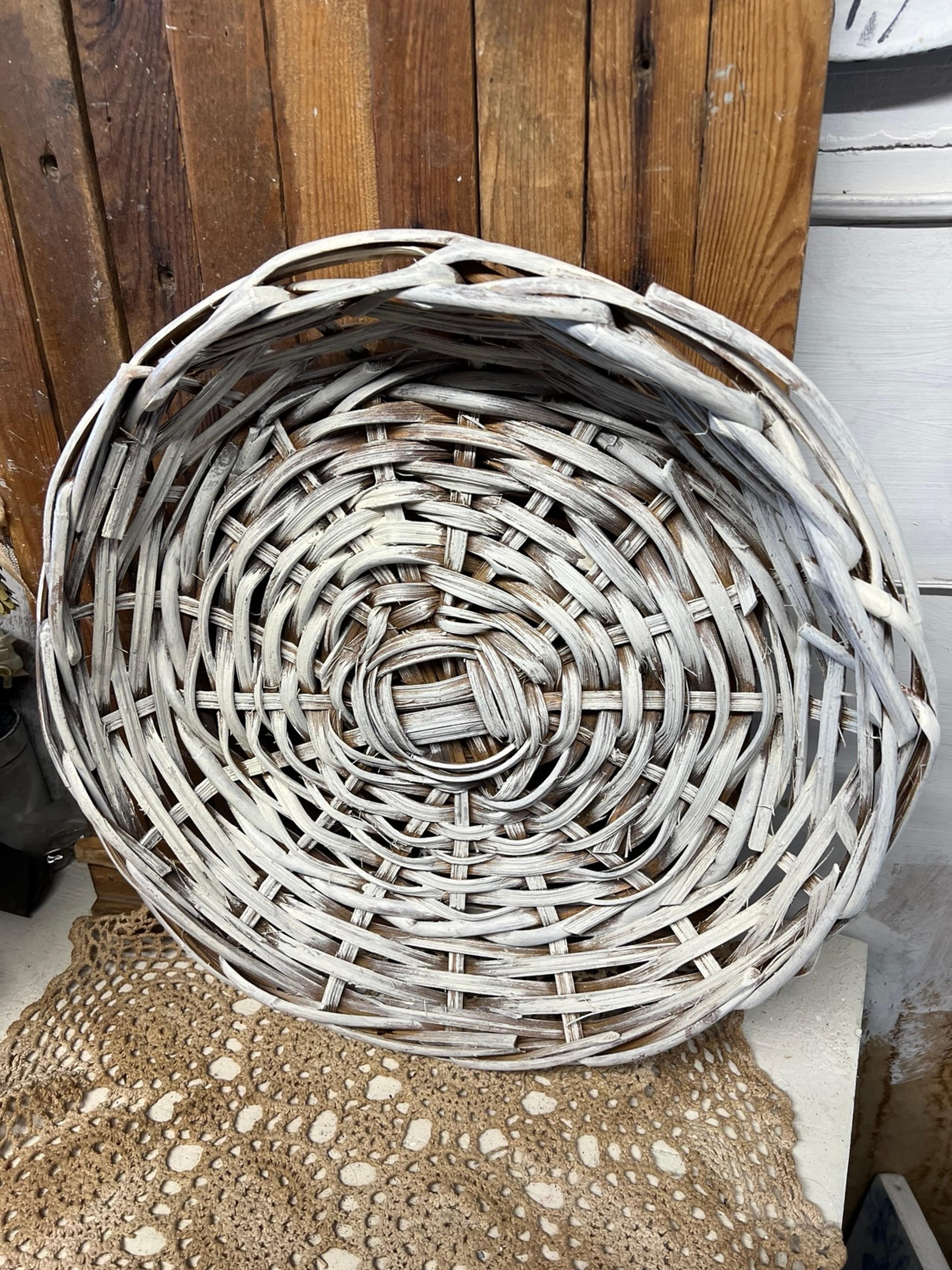 Basket white wash Witcher wall basket