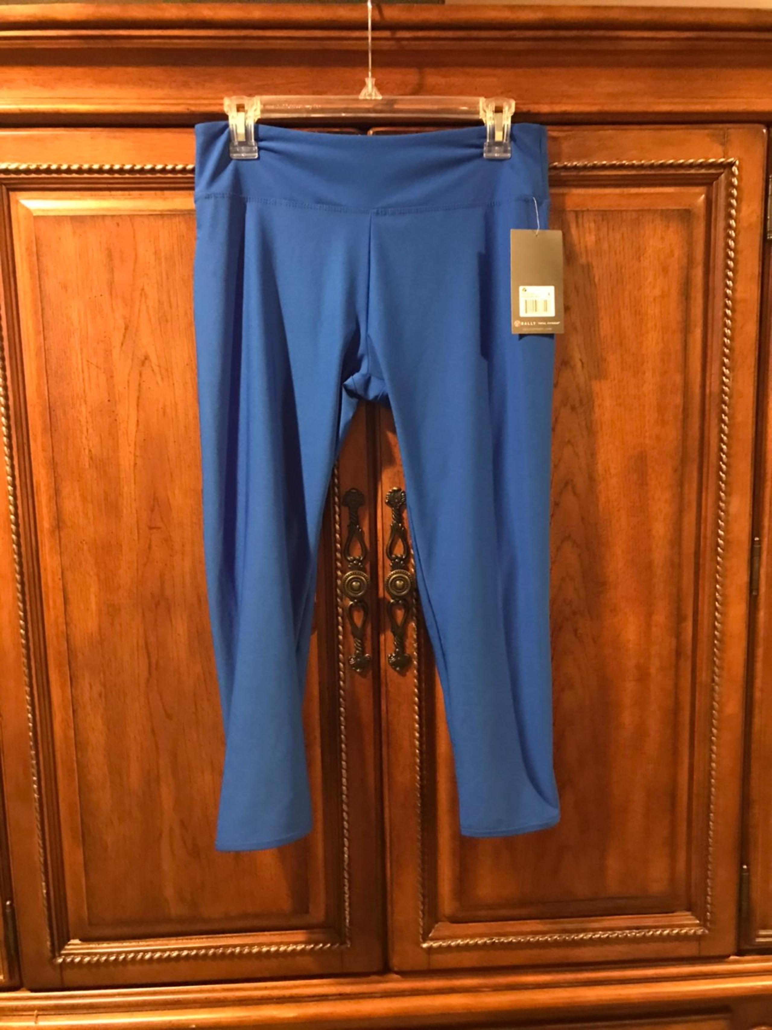 Bally's Capri Leggings NEW
