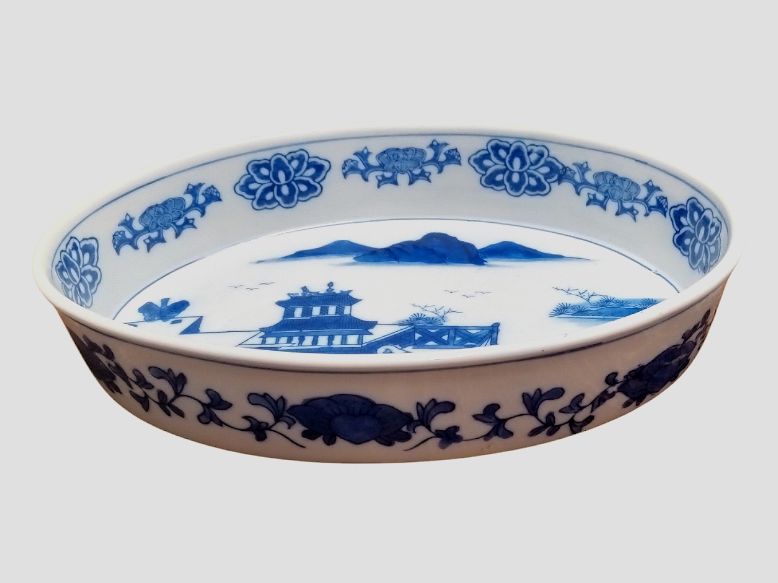 Rowoco, Inc Handpainted Cantonese oval bowl 12.5 
