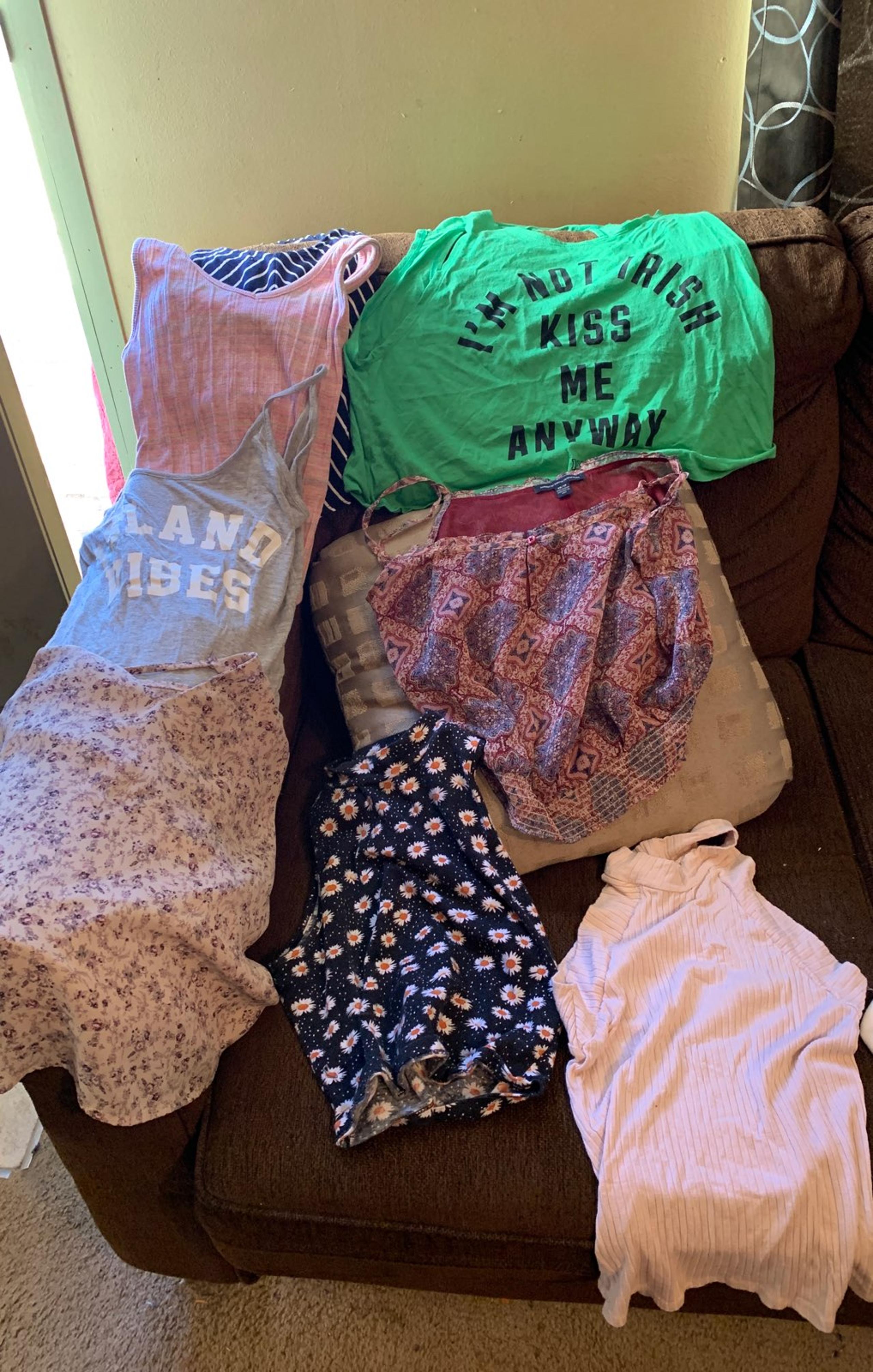 Tank top lot