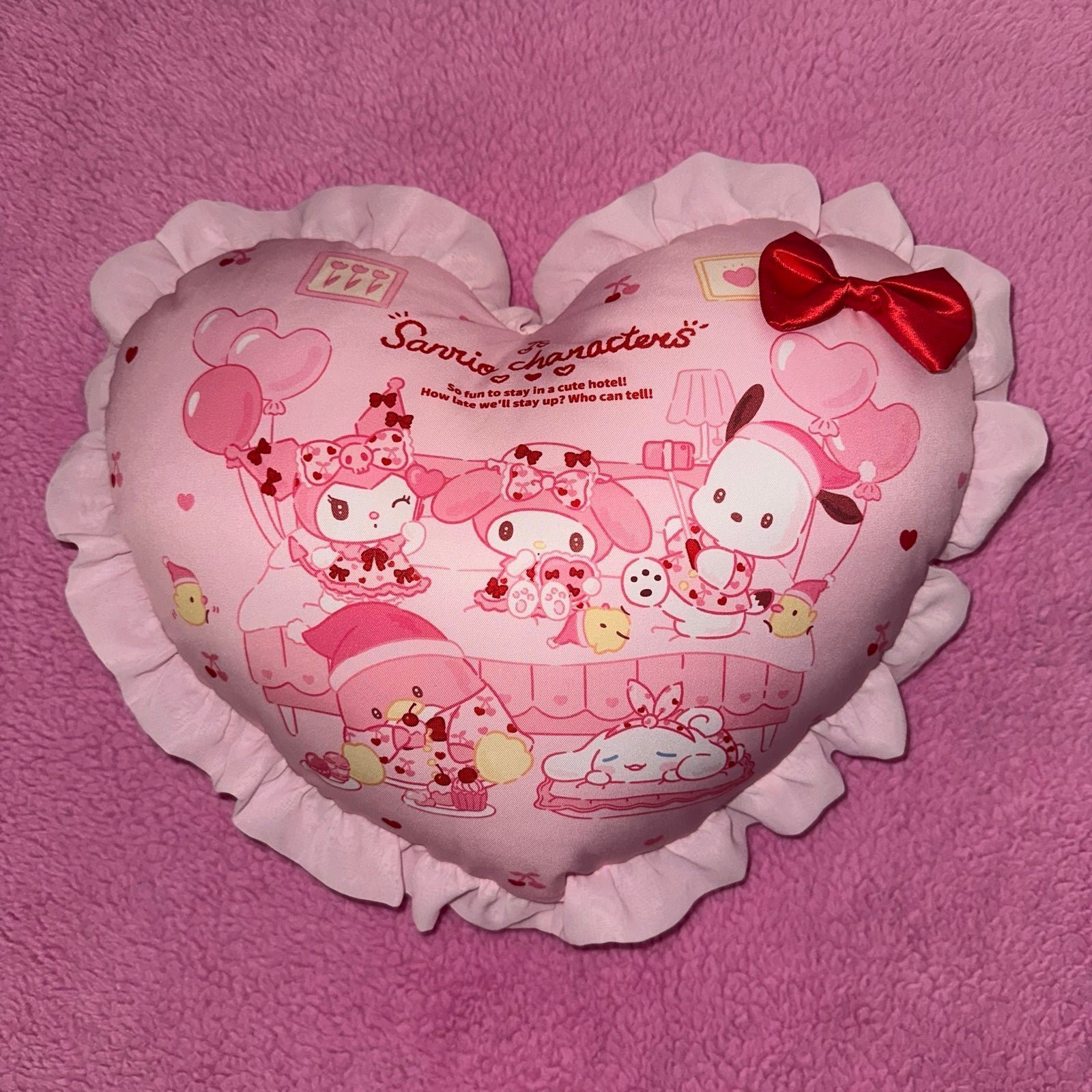 Sanrio hotel hocans heart pillow