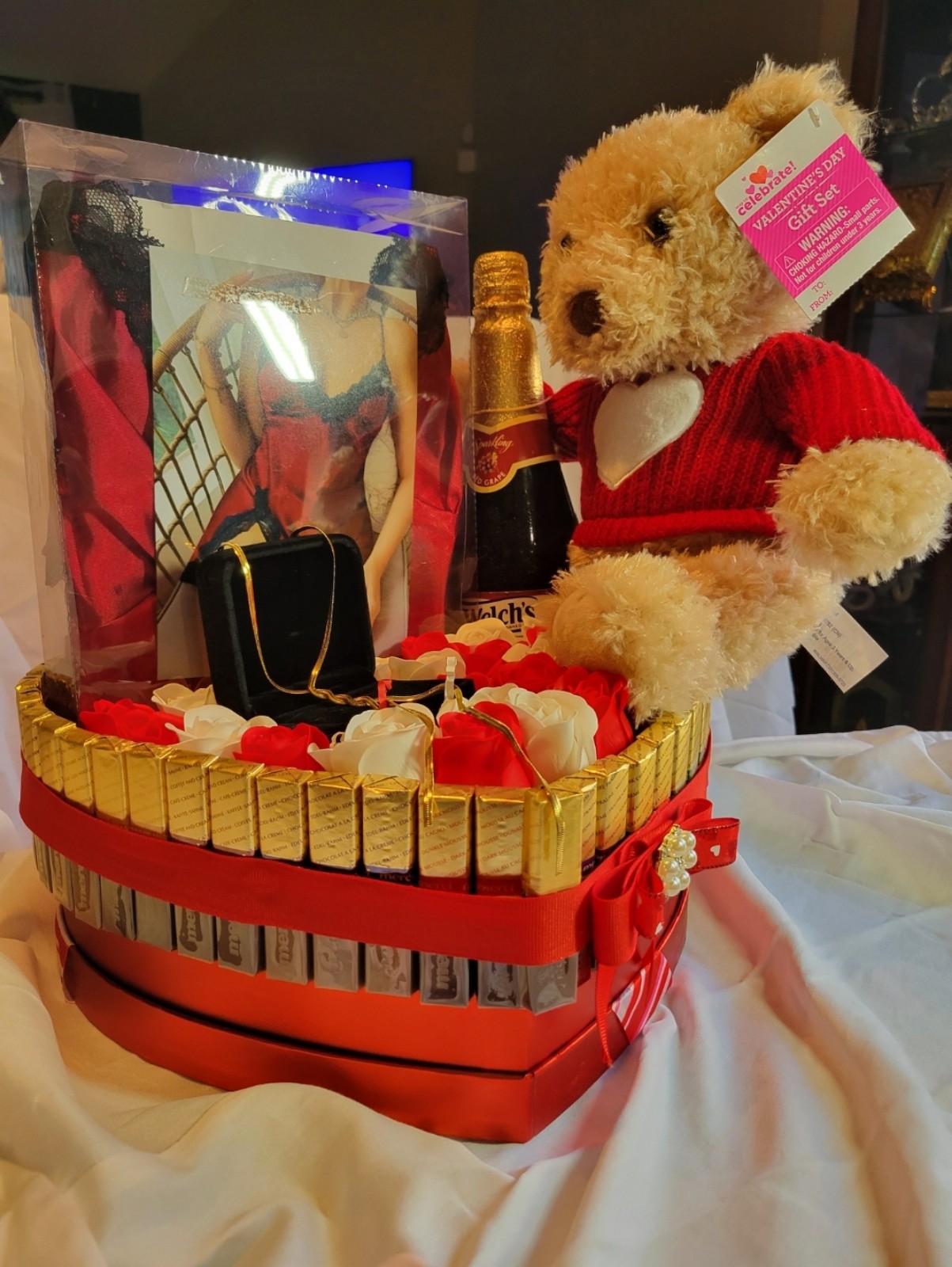 Love box for a night full of romance and love, a special Valentine’s gift