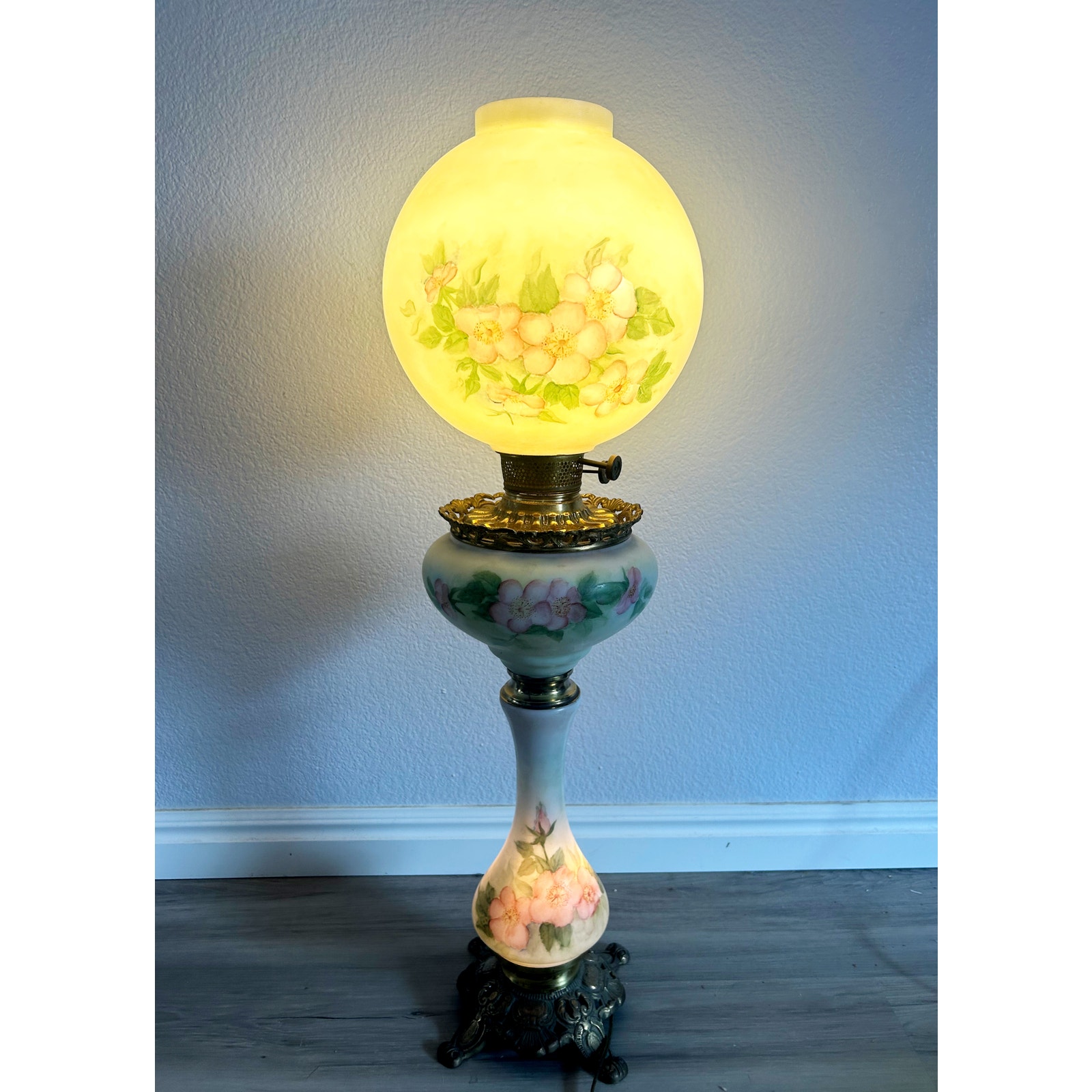 ANTQ 3 Tier Oil GWTW Parlor Banquet Electric White Pink Floral Singed 3Way Lamp