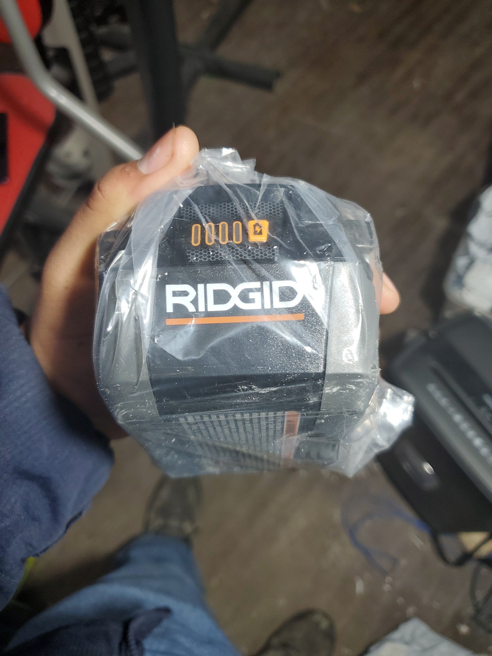 Battery and Charger Starter Kit RIDGID 18V Lithium-Ion MAX Output 4.0 Ah