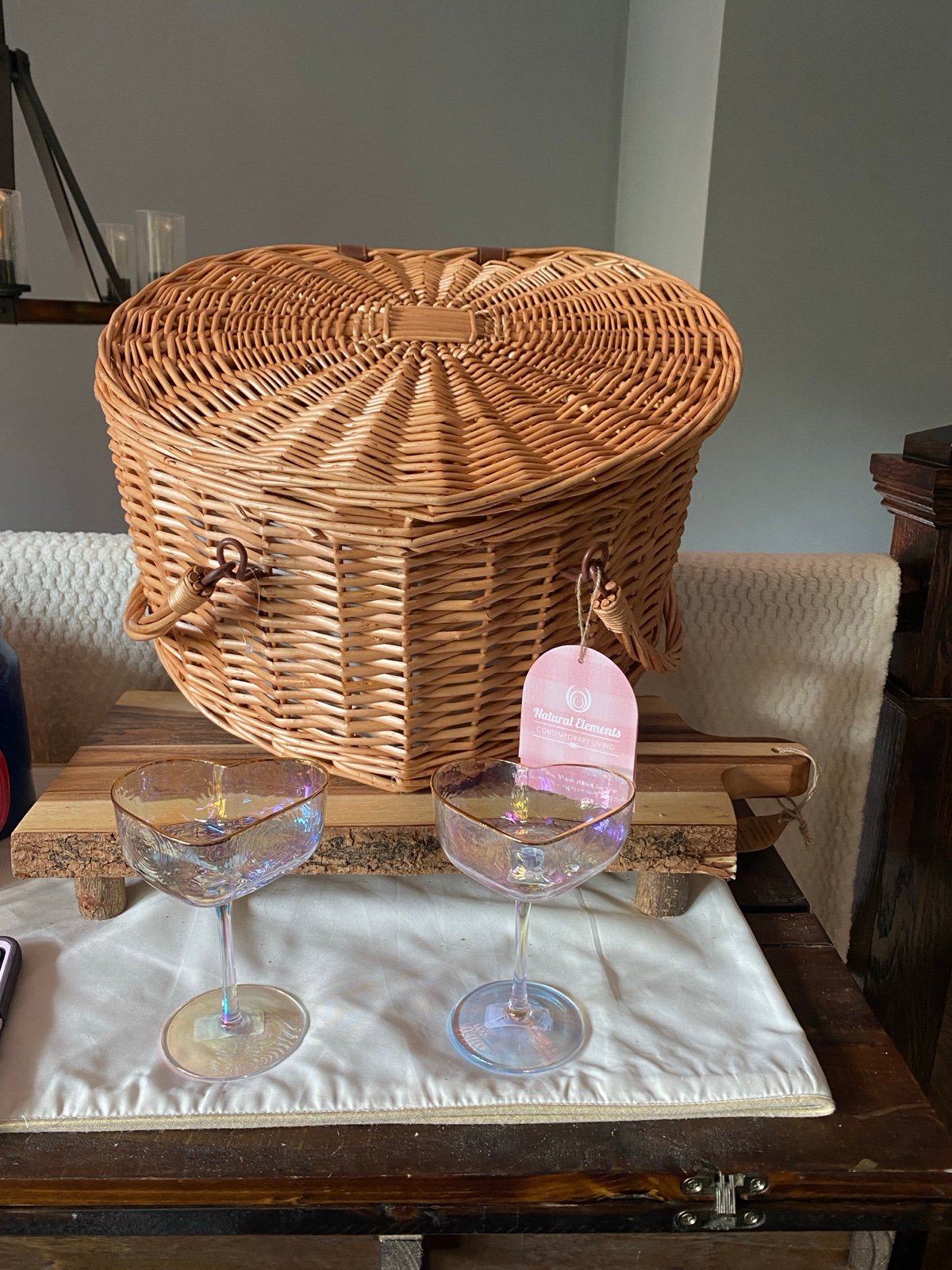 VHTF Willow Heart Shaped Picnic Basket for 2 + 2 heart shaped glasses