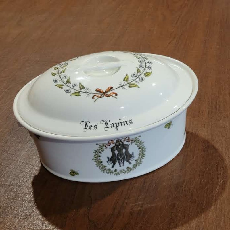 Porcelaine d'Auteuil Chambord 2 Qtr Oval Covered Casserole France Le Lapins Hare