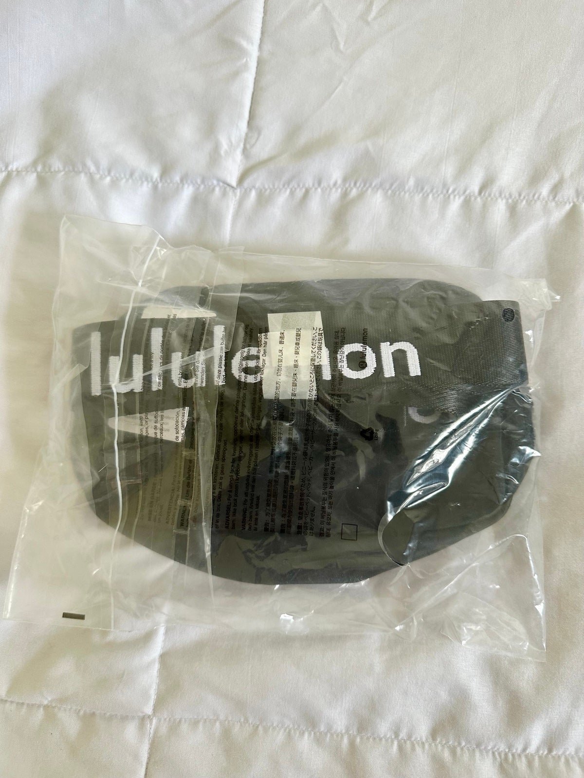 NWT lululemon everywhere belt bag 1L black/wordmark