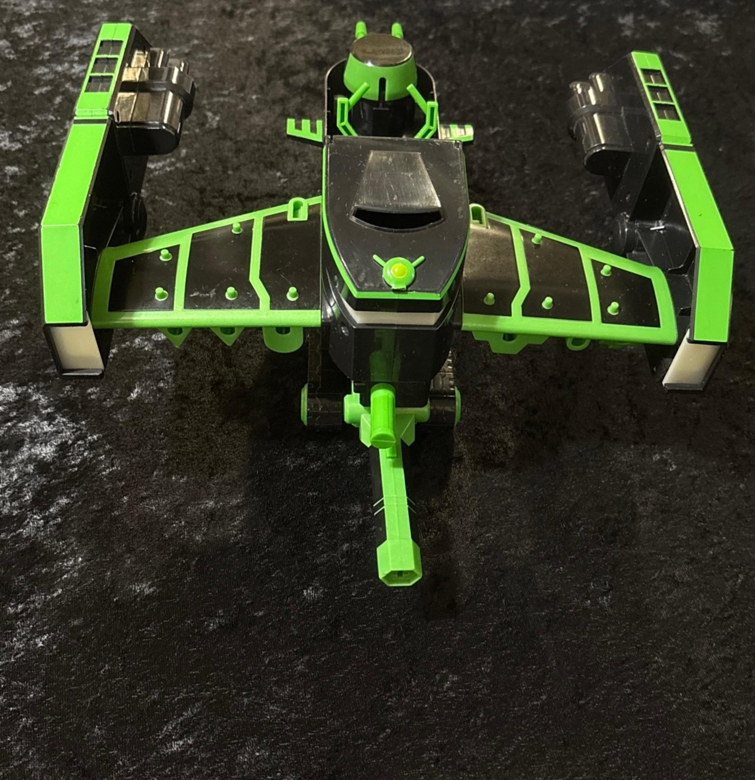 BanDai Ben 10 Alien Force Galvanic Gunship 2009