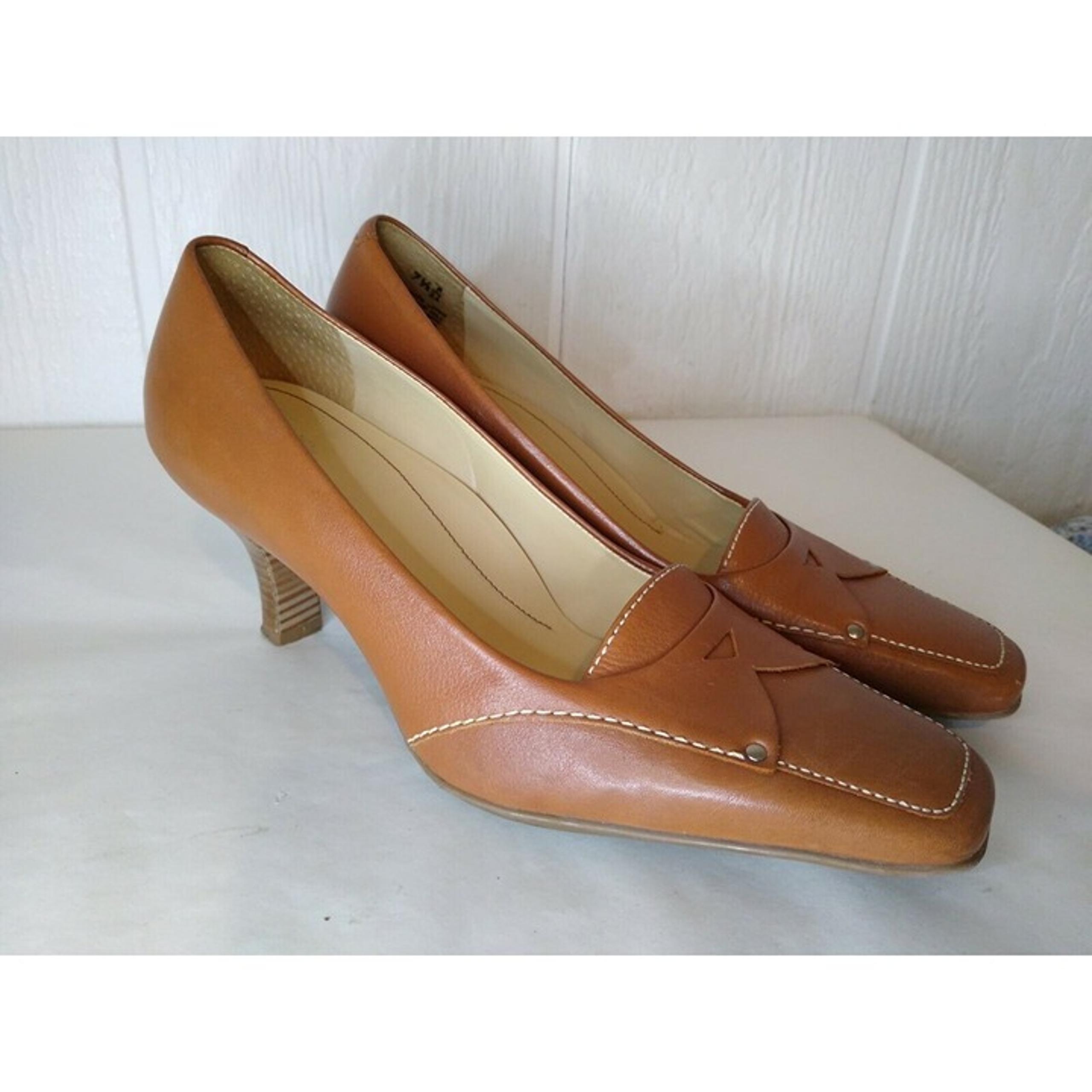 Easy Spirit Womens Brown Leather Loafer Style Baseball Stitch Heel Pump Sz 7.5 M