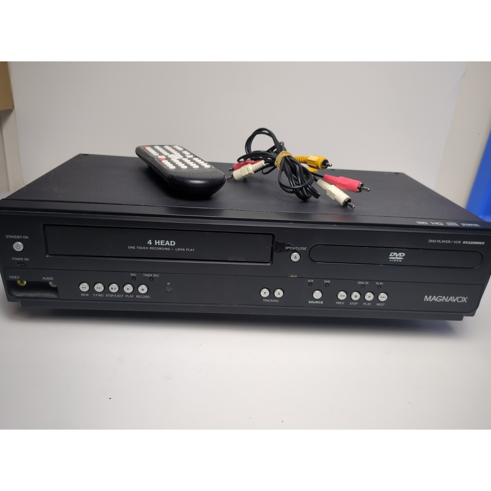 Magnavox DV220MW9 VCR DVD Combo Player With Remote Read Desc.