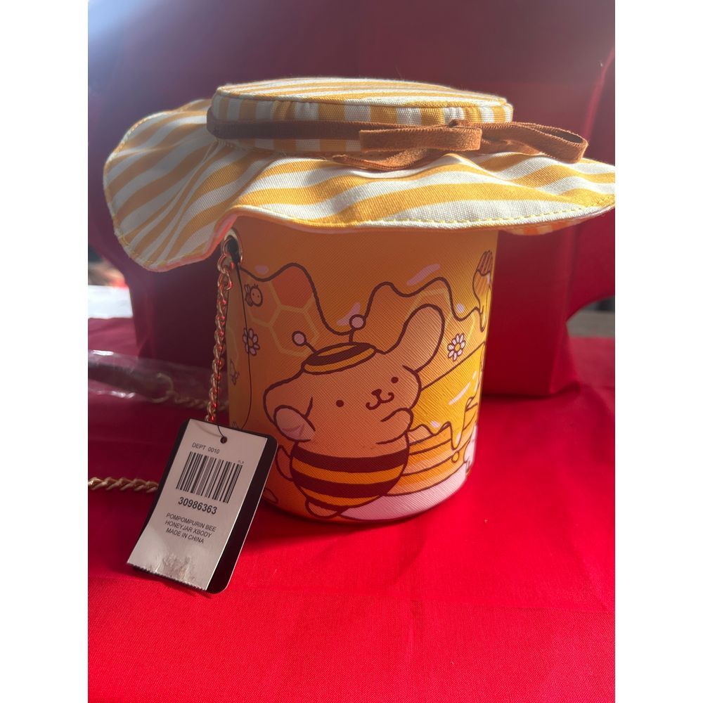 Pompompurin bee honey jar body