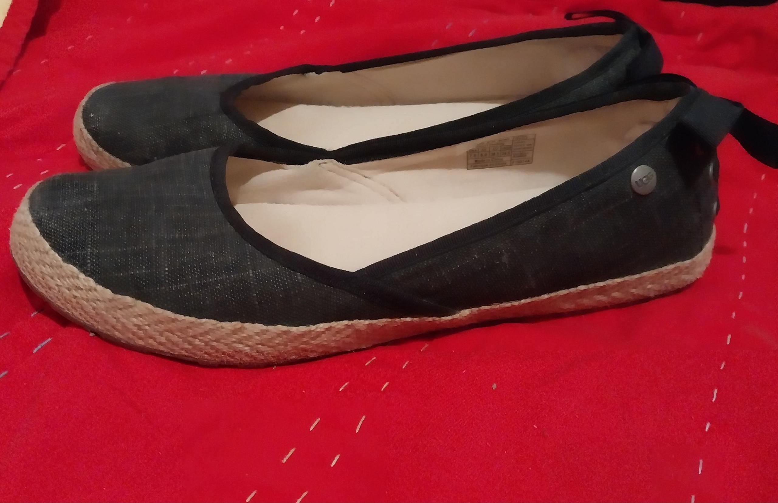 Ugg Australia bow detail flats