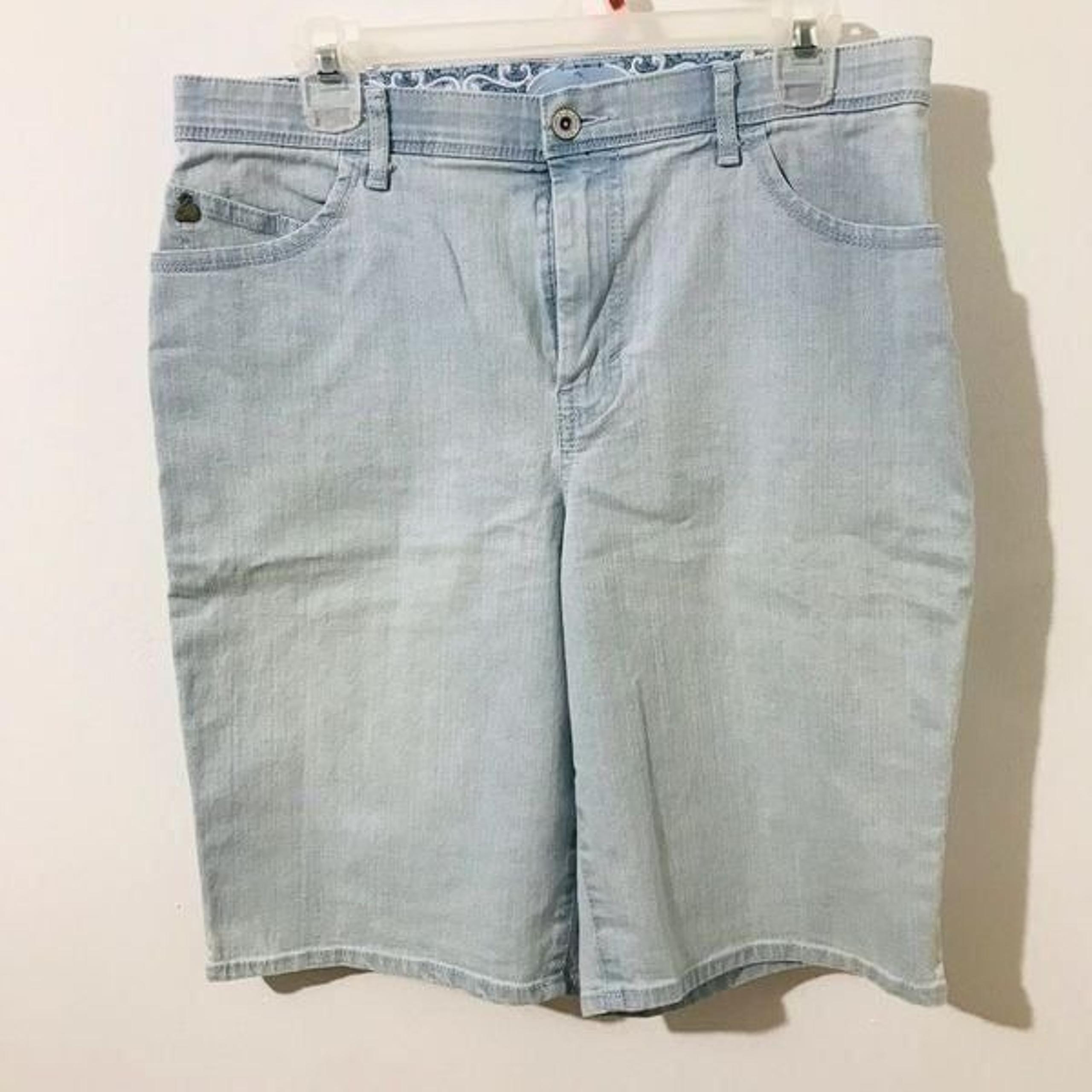 Gloria Vanderbilt blue shorts size 12   S153A