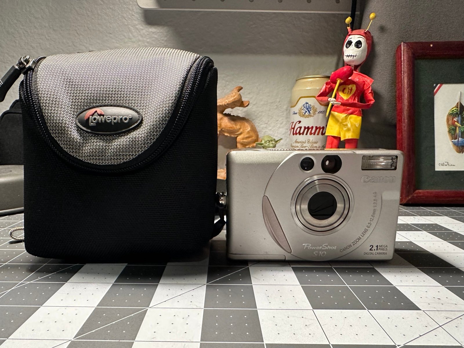 Canon PowerShot S10 2.1 MP with Lowepro sling case and fresh battery + CF memory