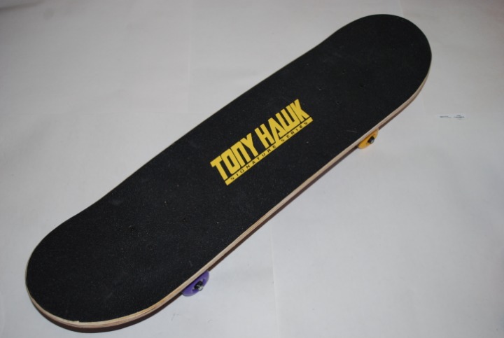 TONY HAWK SKATEBOARD