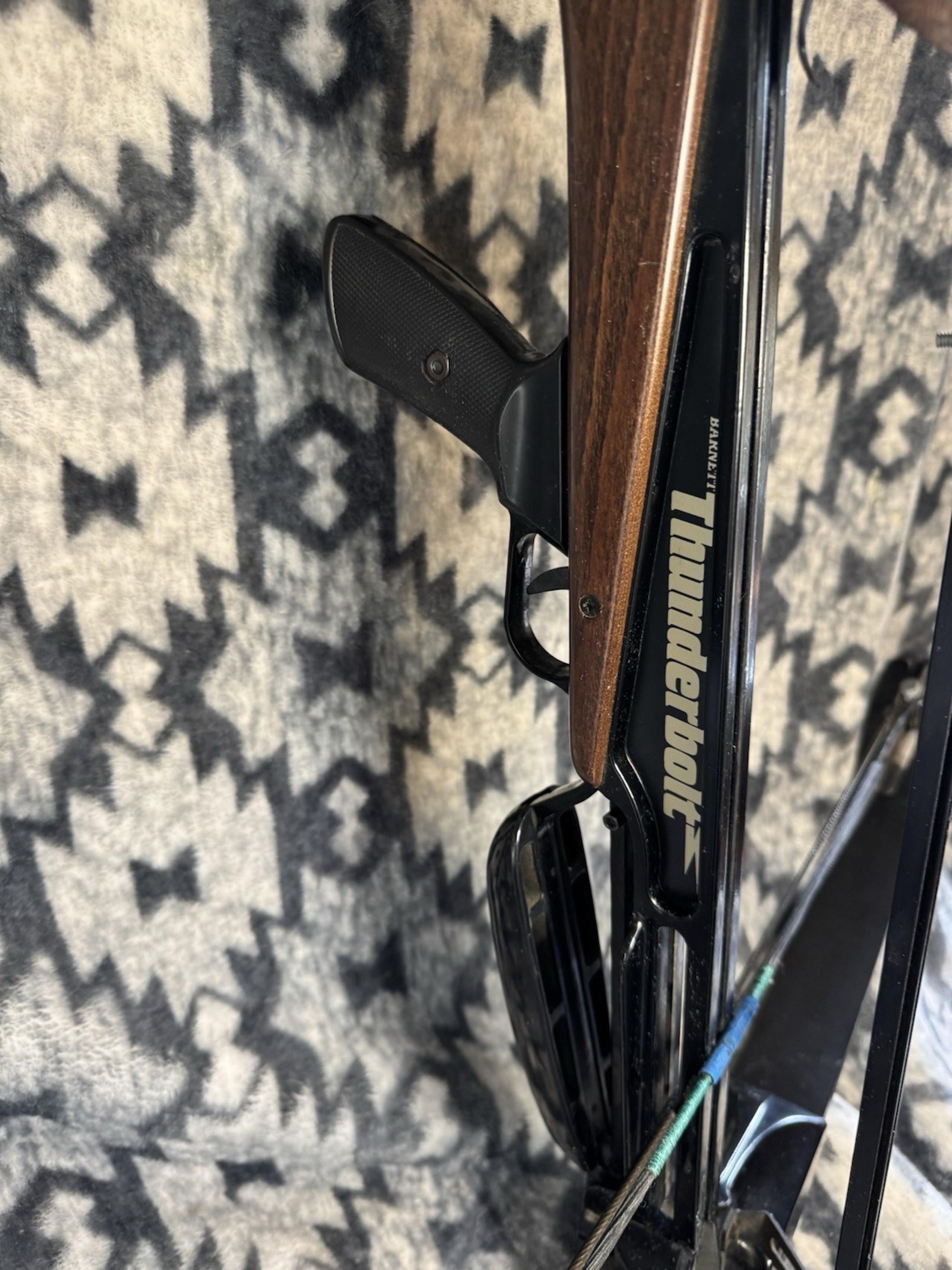 BARNETT THUNDERBOLT 30" CROSSBOW 400FPS+ RARE WOOD STOCK RED DOT 30 + CASE