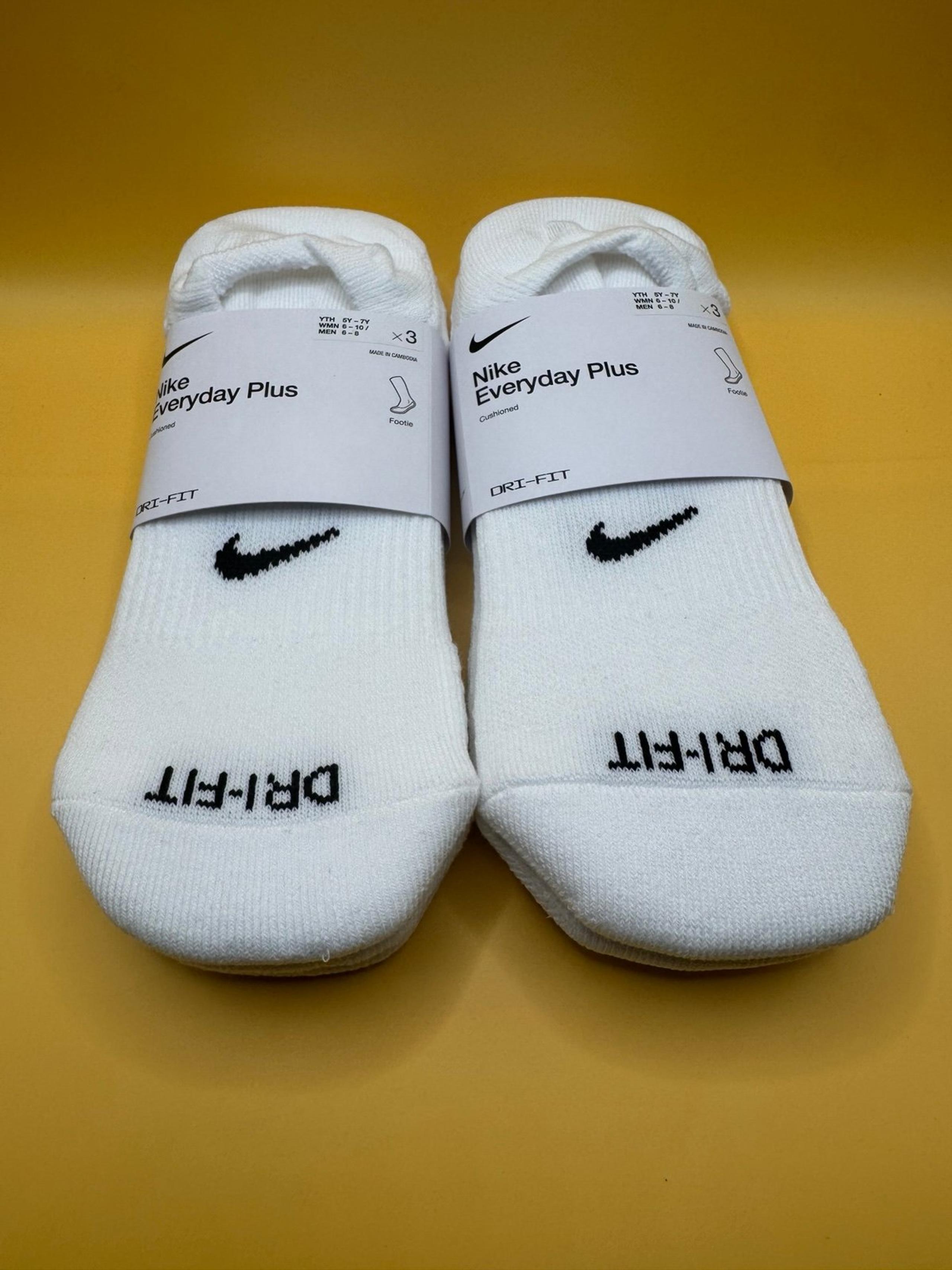 Nike Everyday White Footie Socks - 6 Pairs - Fits Women Sz6-10, also fits Youth