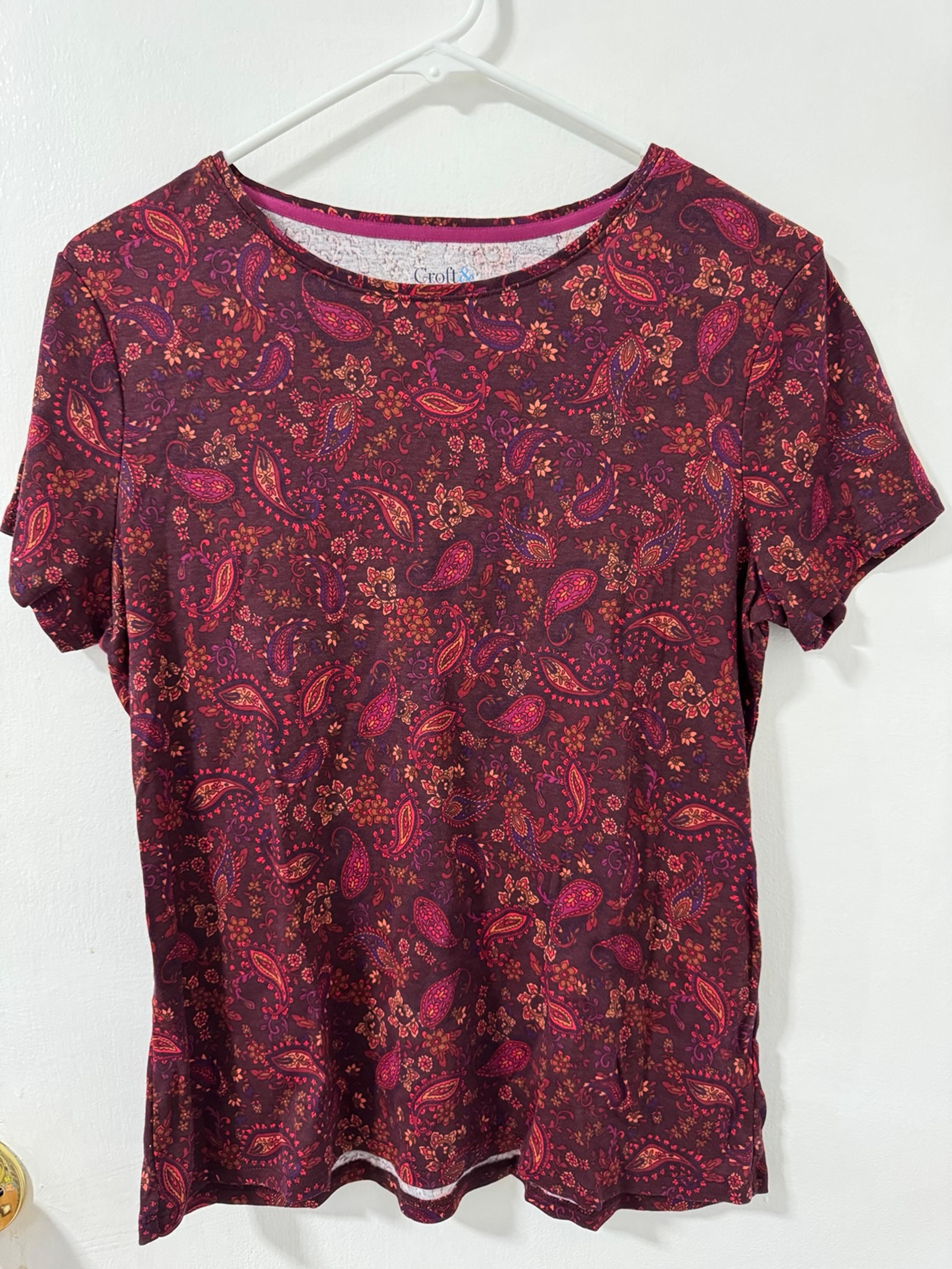 Croft Barrow Womens PM Medium Red Floral Short Sleeved Crewneck Shirt
