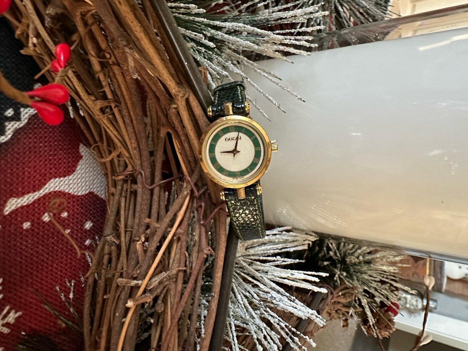 Gucci Vintage Woman’s Gucci . 1990s Round Green Leather Watch authentic