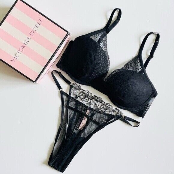 34D MEDIUM Victoria’s Secret black bra set