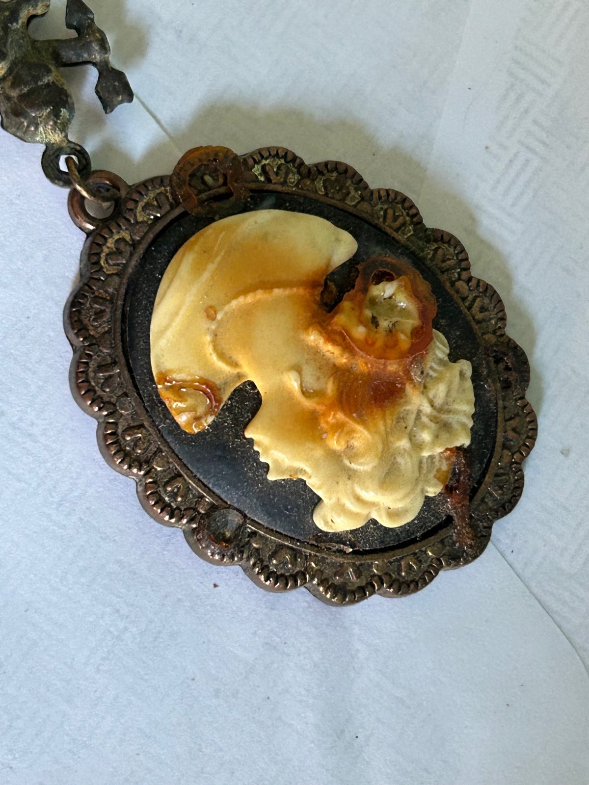 Vintage Amulet Cameo
