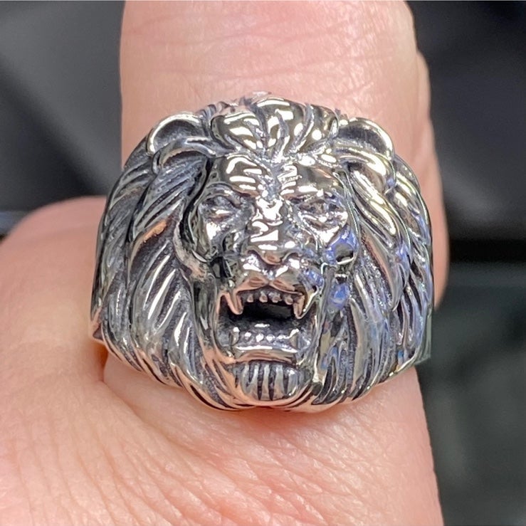 Men''s Hand Carved Roaring Lion Head Ring in 925 Sterling Silver