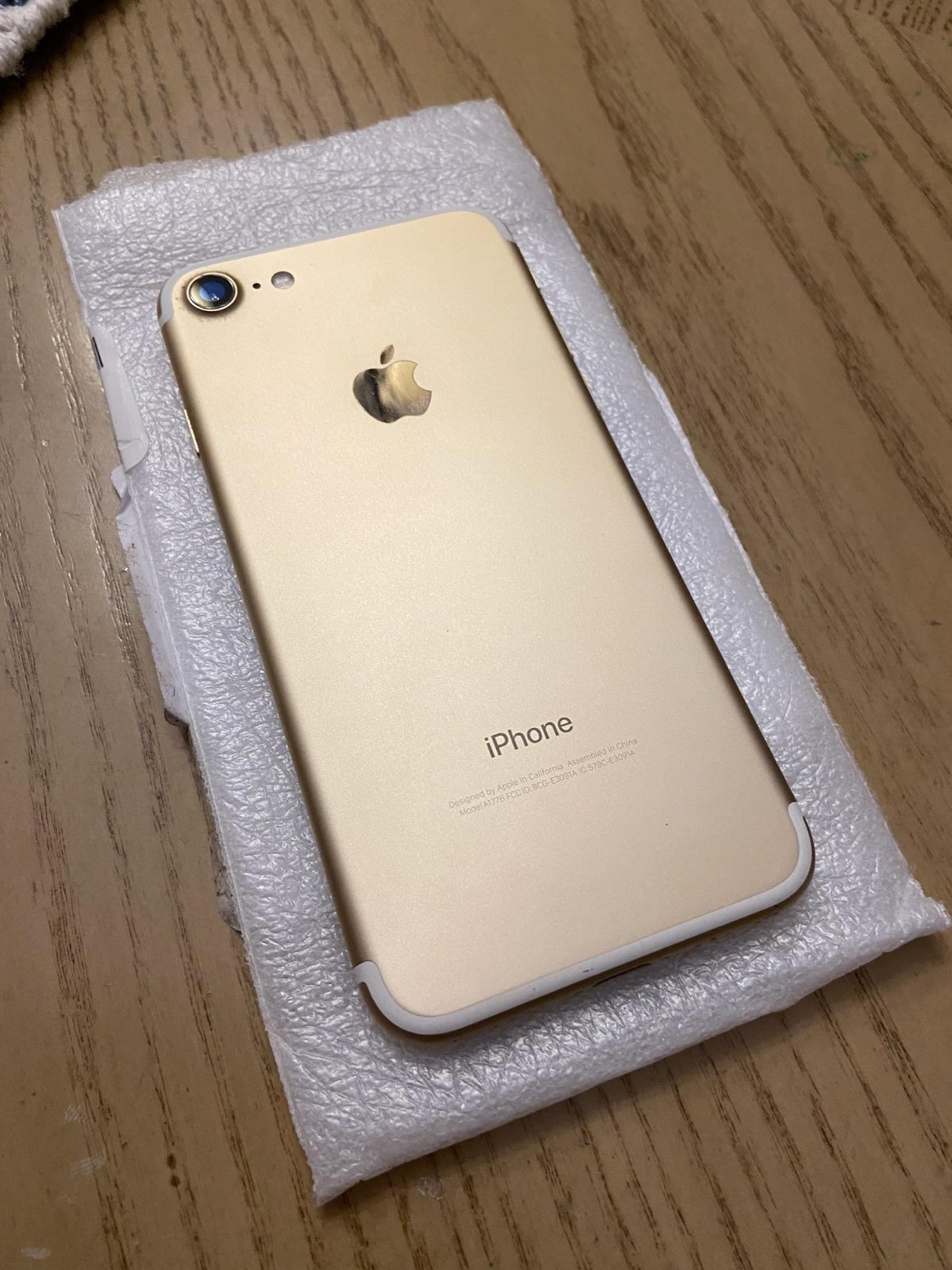 iPhond 7 Unlocked 128 GB Gold