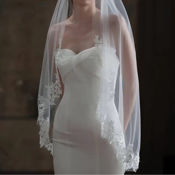Wedding veil Embroidered with Golden Hair Comb New