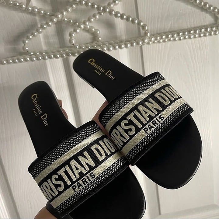 SANDALS size 38