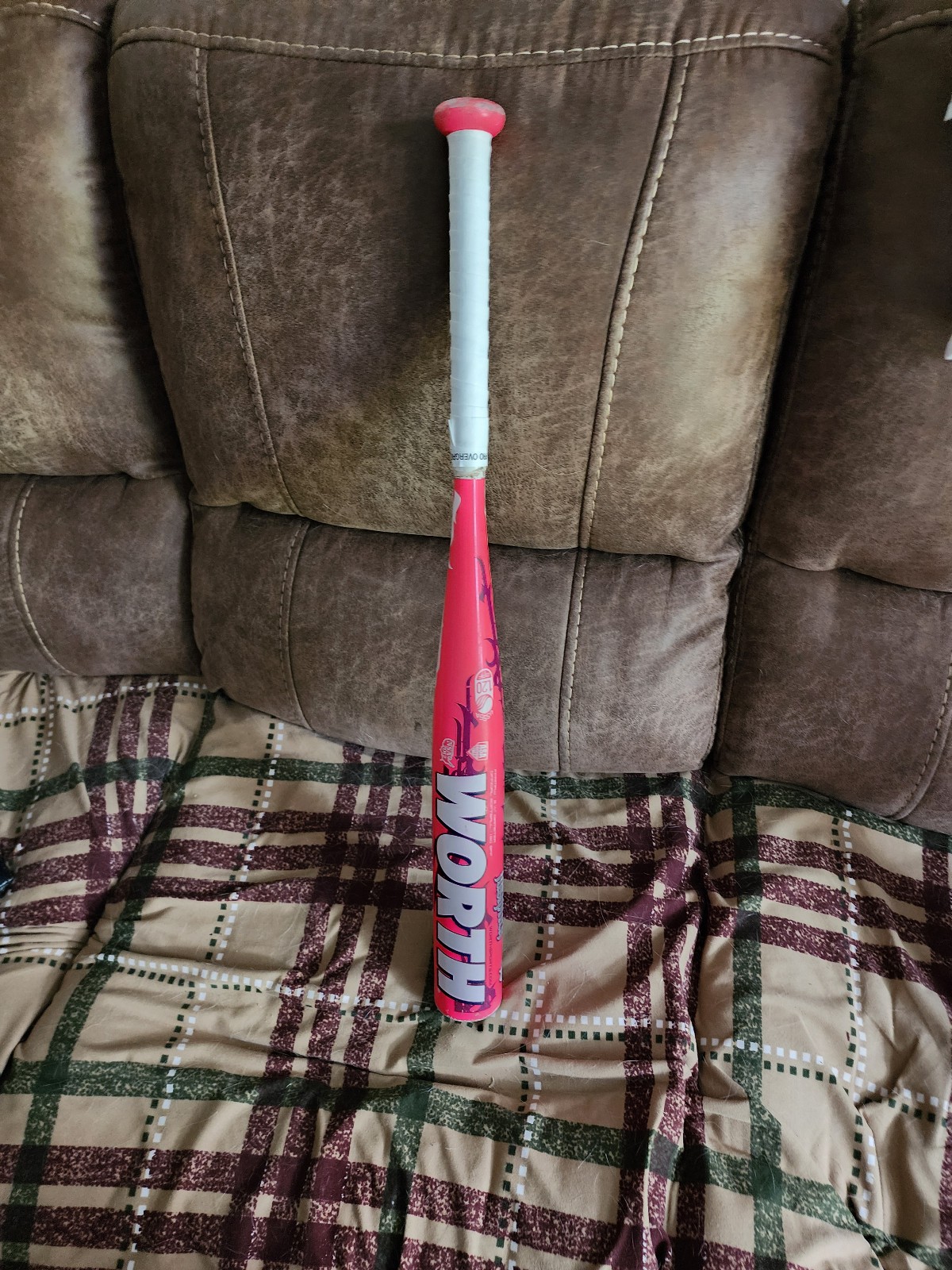 Worth Hot Pink FPAMPW 27 /17Oz 2 1/4” Diameter Amp Fastpitch Softball Bat (-10)
