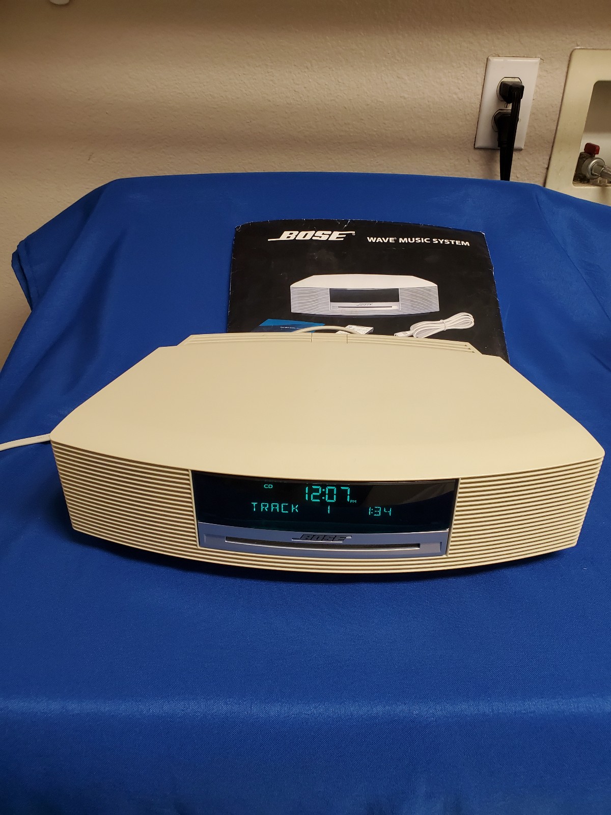 Bose Wave Music System CD Player AM/FM Radio-Model AWRCC2 White No Remote