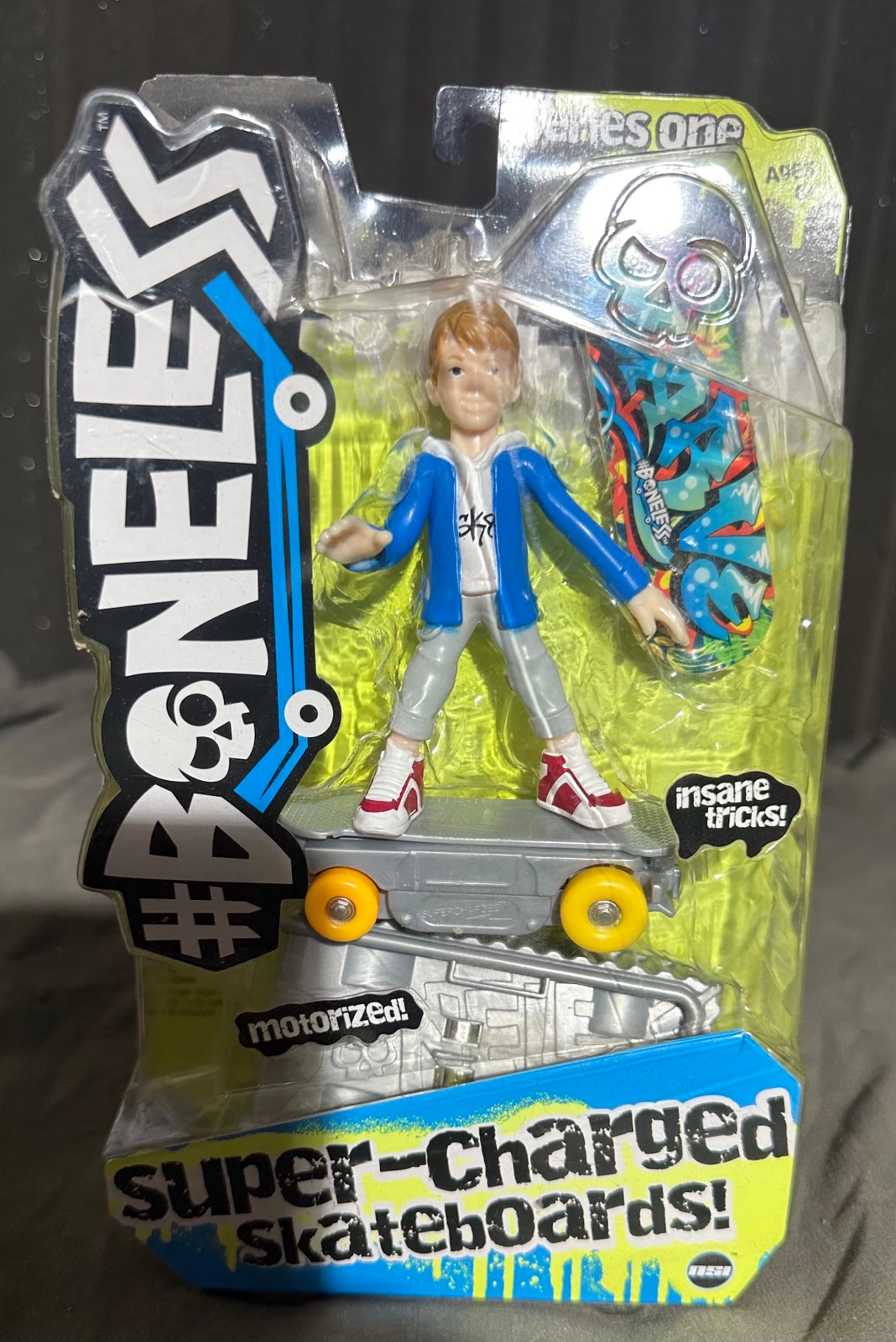 Boneless Super-Charged Mini Toy Stunt Skateboard with Poseable Skater New NIP