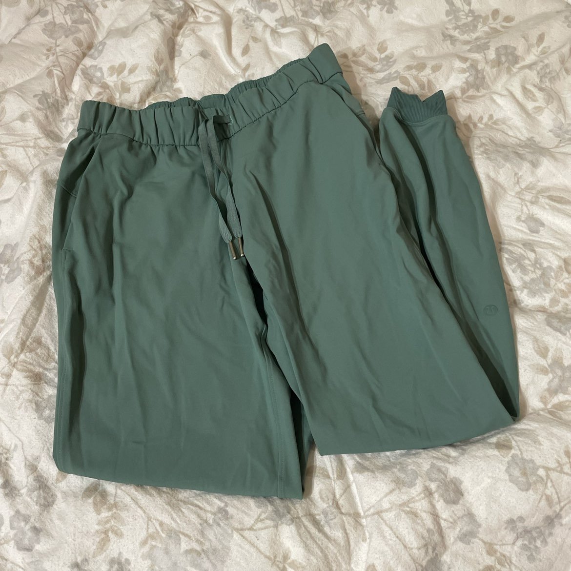 lululemon joggers