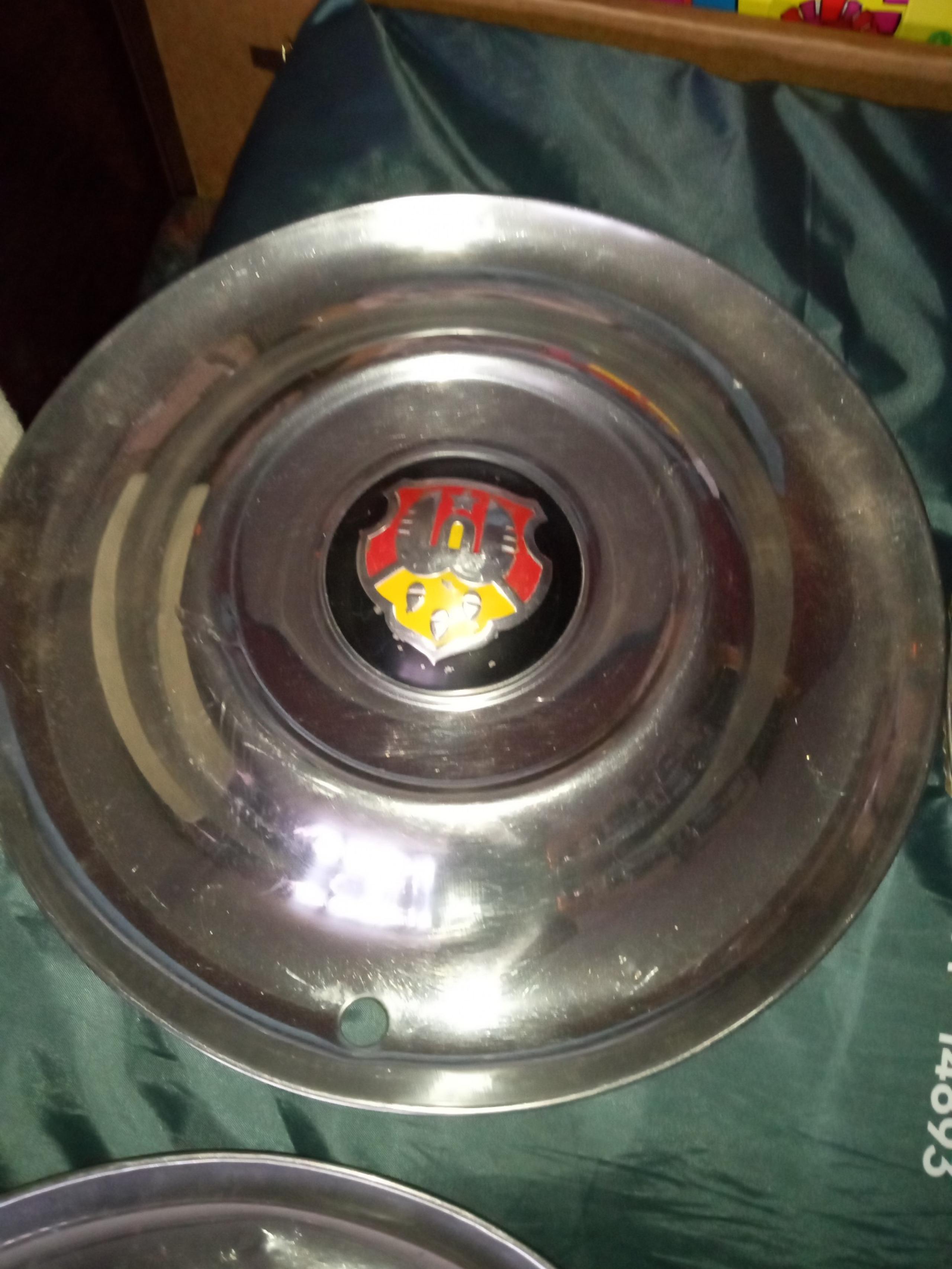 15" Oldsmobile hubcap set