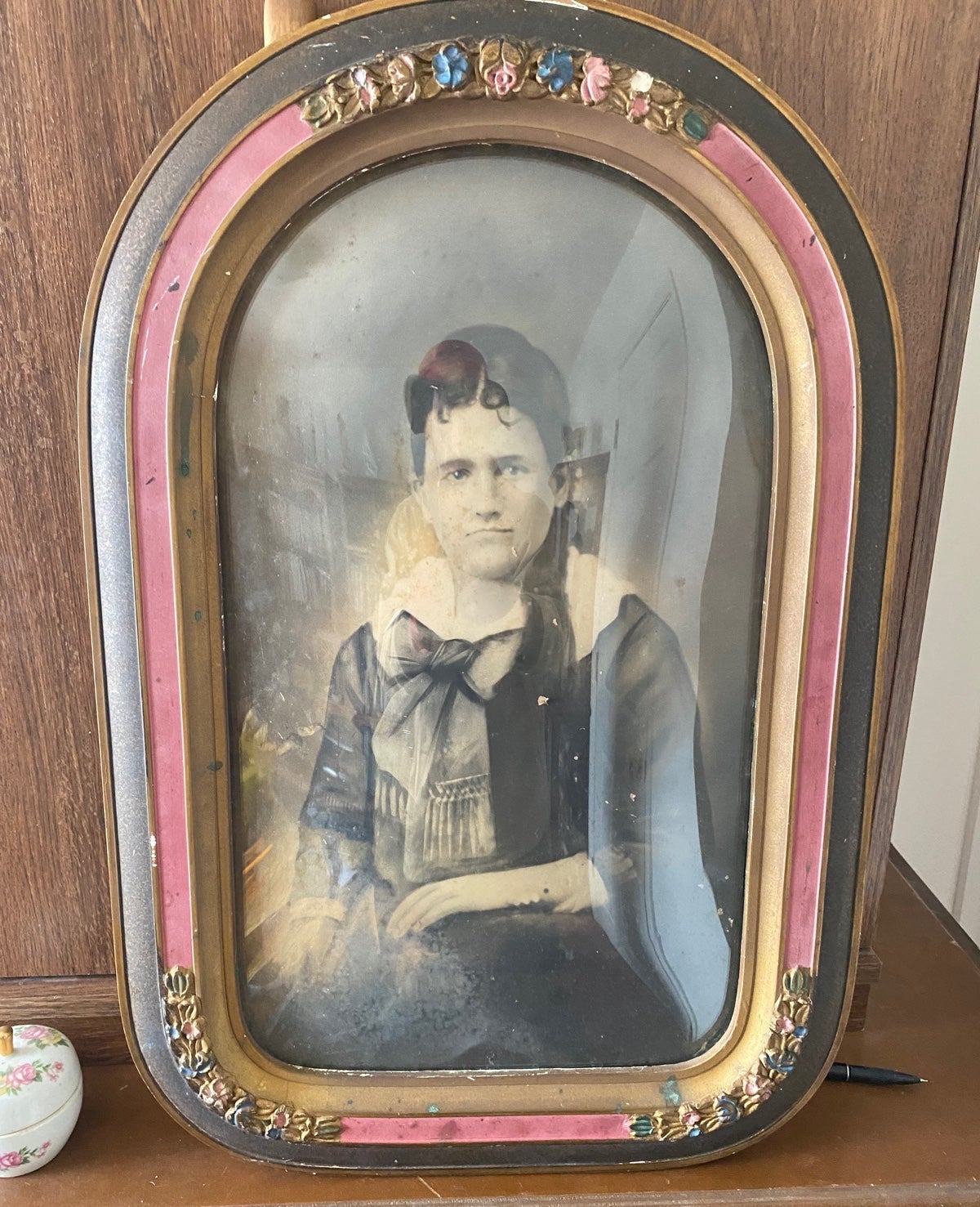 BUY ME !! ANTIQUE CONVEX Bubble glass PORTRAIT FRAMED
