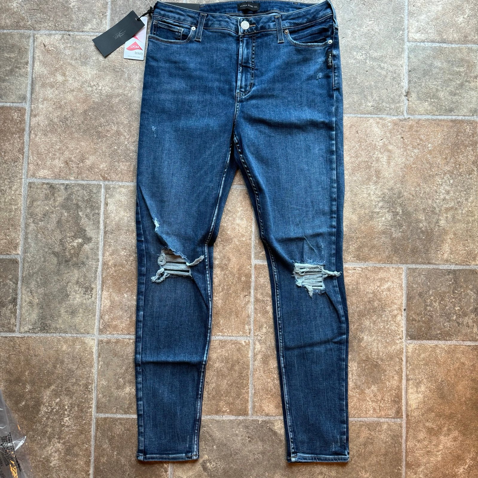 NEW! Silver Jeans 32 Robson Jeggings