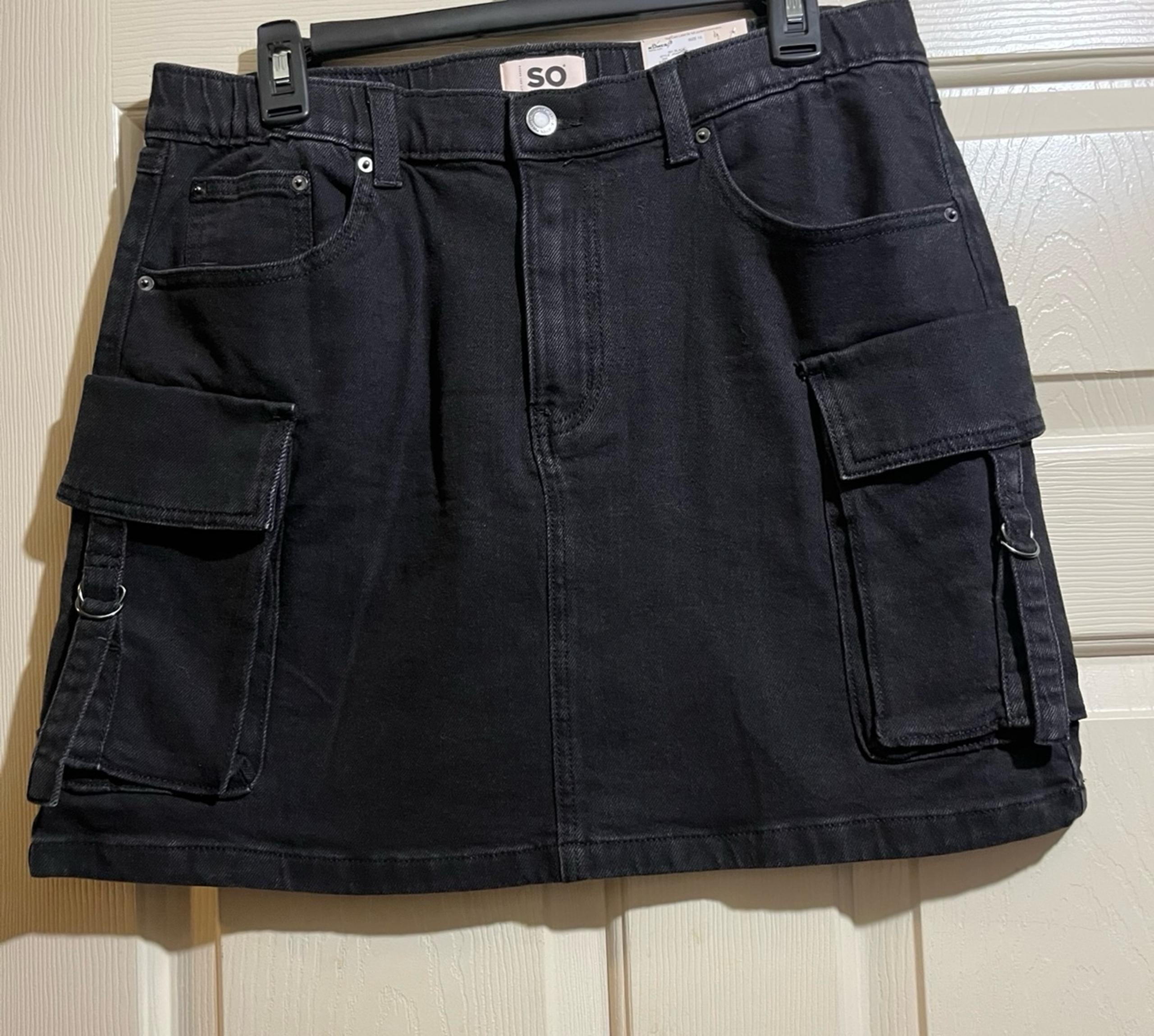 Sz 15 women’s black denim stretch skirt with pockets brand new by So