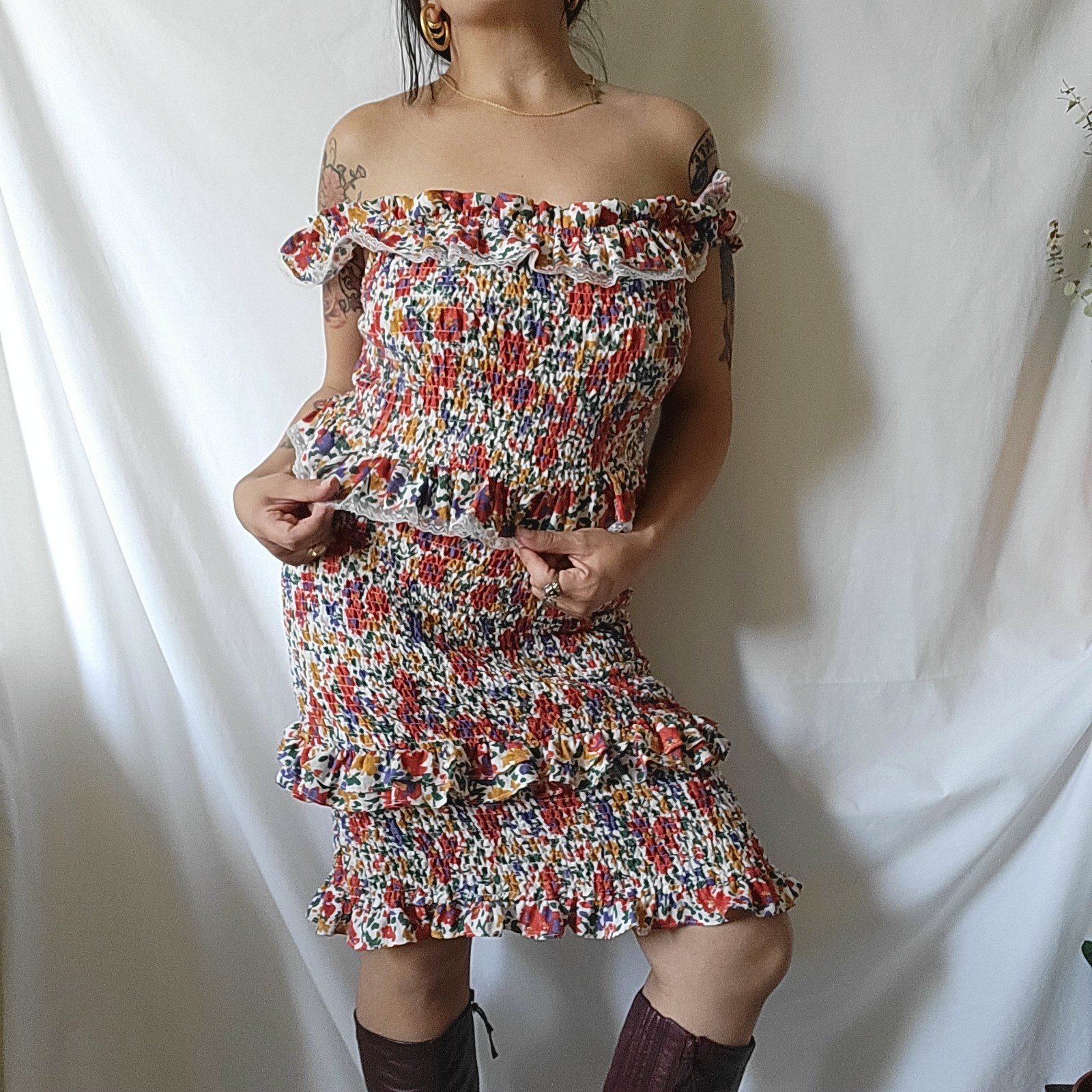 Cottagecore Floral Midi Bodycon Dress L with White Lace Ruffle Trim Peplum