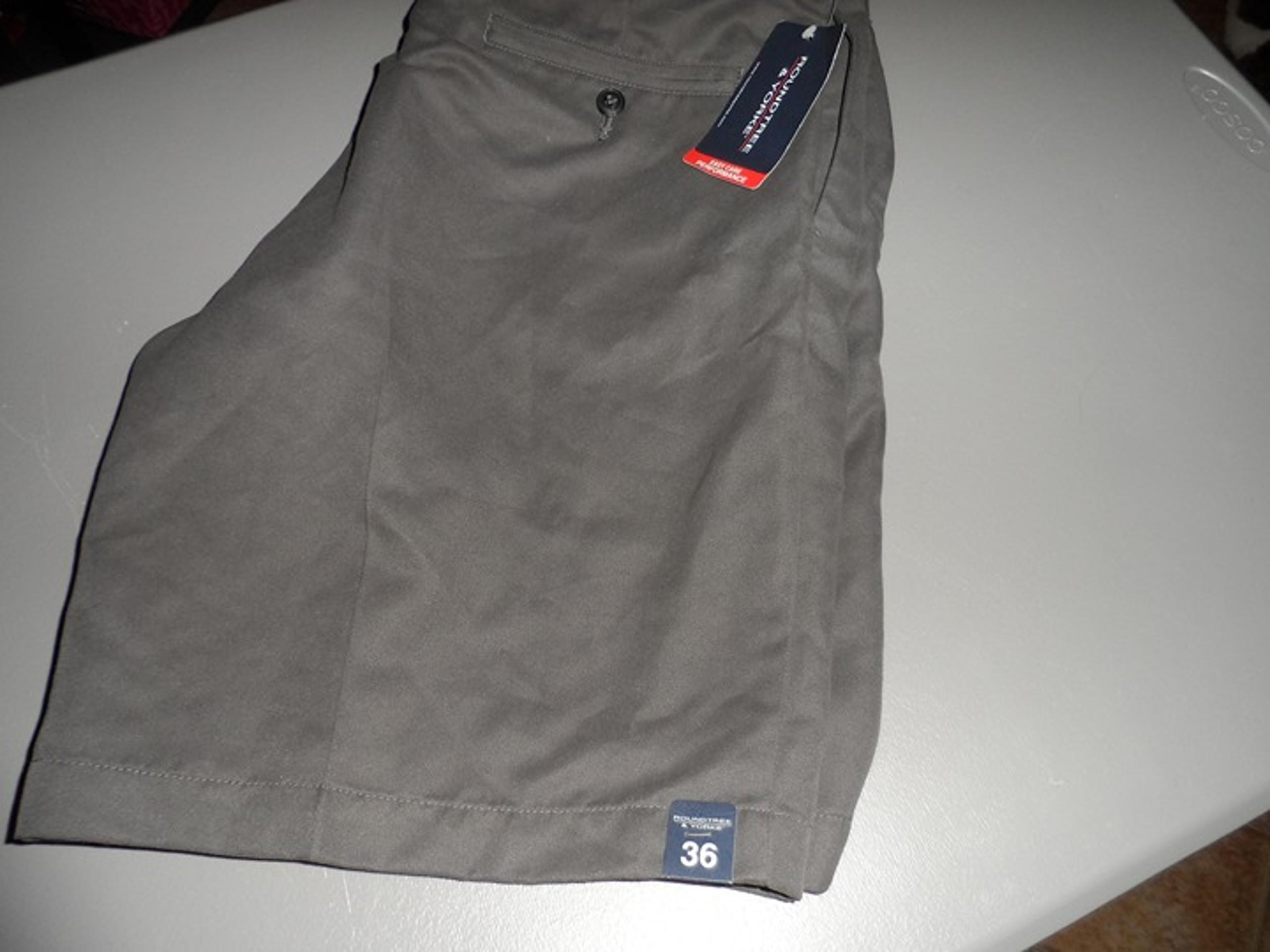 Mens Roundtree & Yorke- Classic Fit flat Front Shorts- Size 36- New with tags--