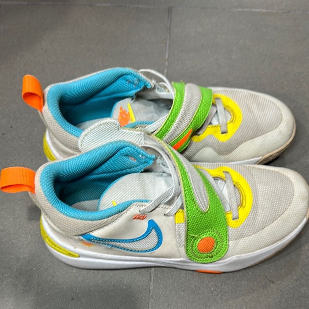 Nike team hustle D 11 Multicolor Sneakers size 3Y