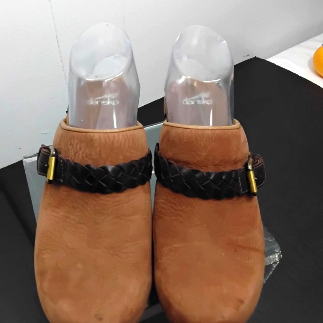 Dansko Women's Tan Leather Clogs Size 9
