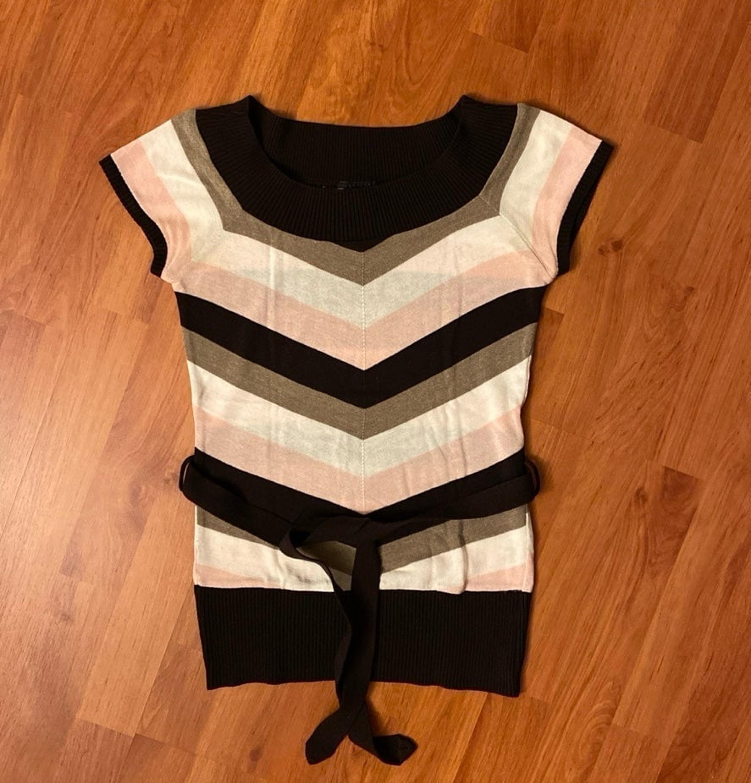 Women’s Tie Waist - Crew Neck Top - Size S