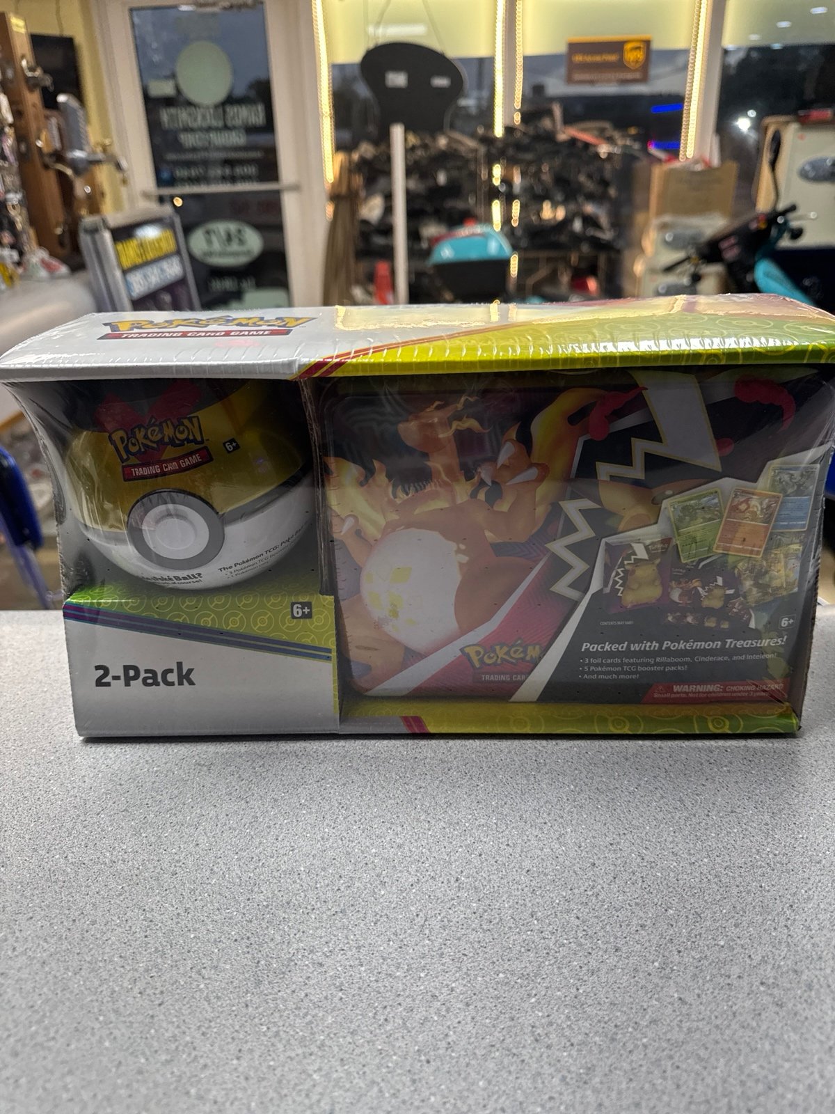 Pokemon; Fall 2020 Collector's Chest Tin & Level Ball 2-Pack