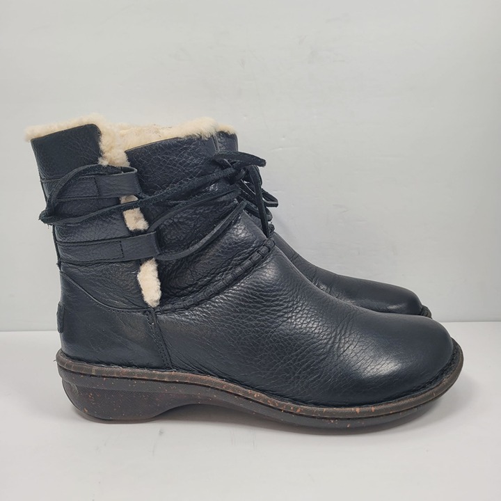 UGG Caspia Women's Black Leather Ankle Boots S/N 1932 US Size 9