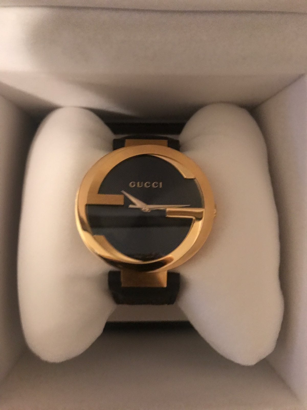 Men’s Gucci Watch With Leather Band