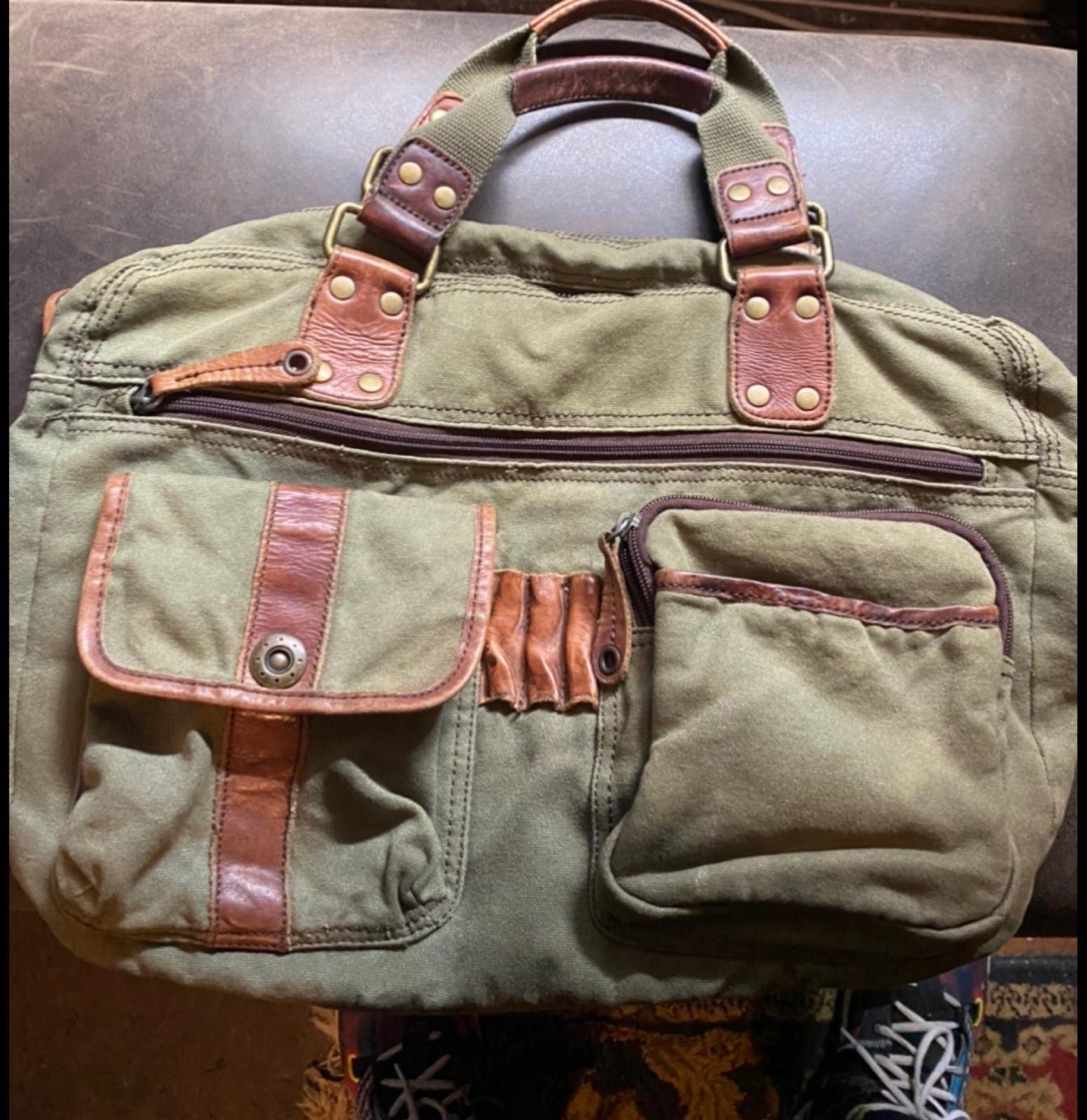 FOSSIL SUPER RUGGED ARMY GREEN VINTAGE CARRY BAG !!