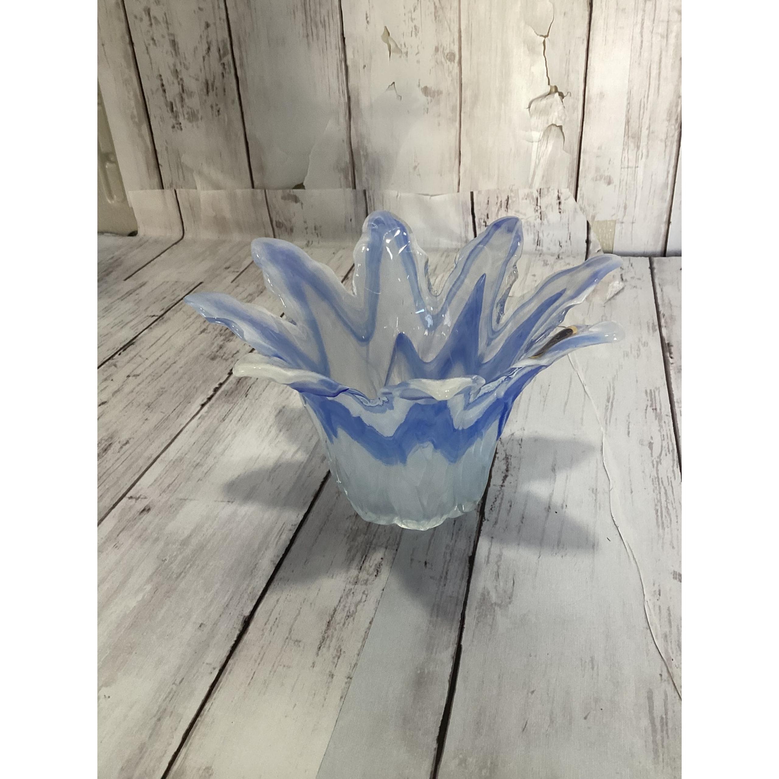Murano Lavorazione Arte Hand Blown Blue And White Glass Tulip Vase