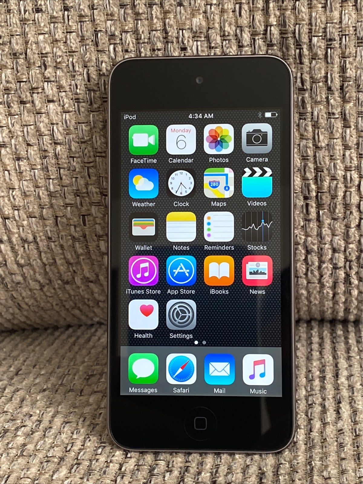 Shops Apple iPod Touch 5th Generation A1421 32GB Gray iOS