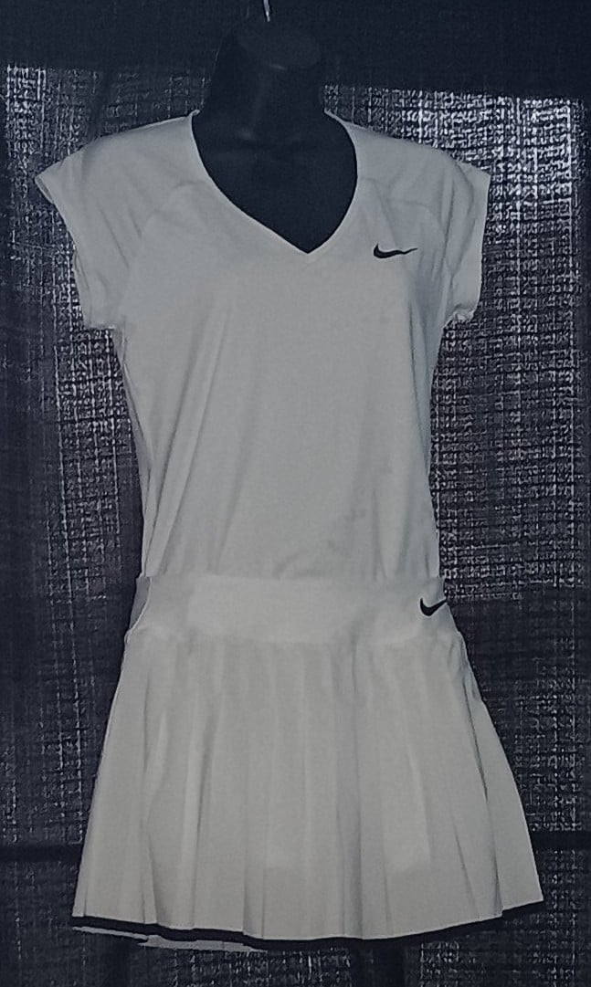 SM Nike dry fit shirt & pleated skirt