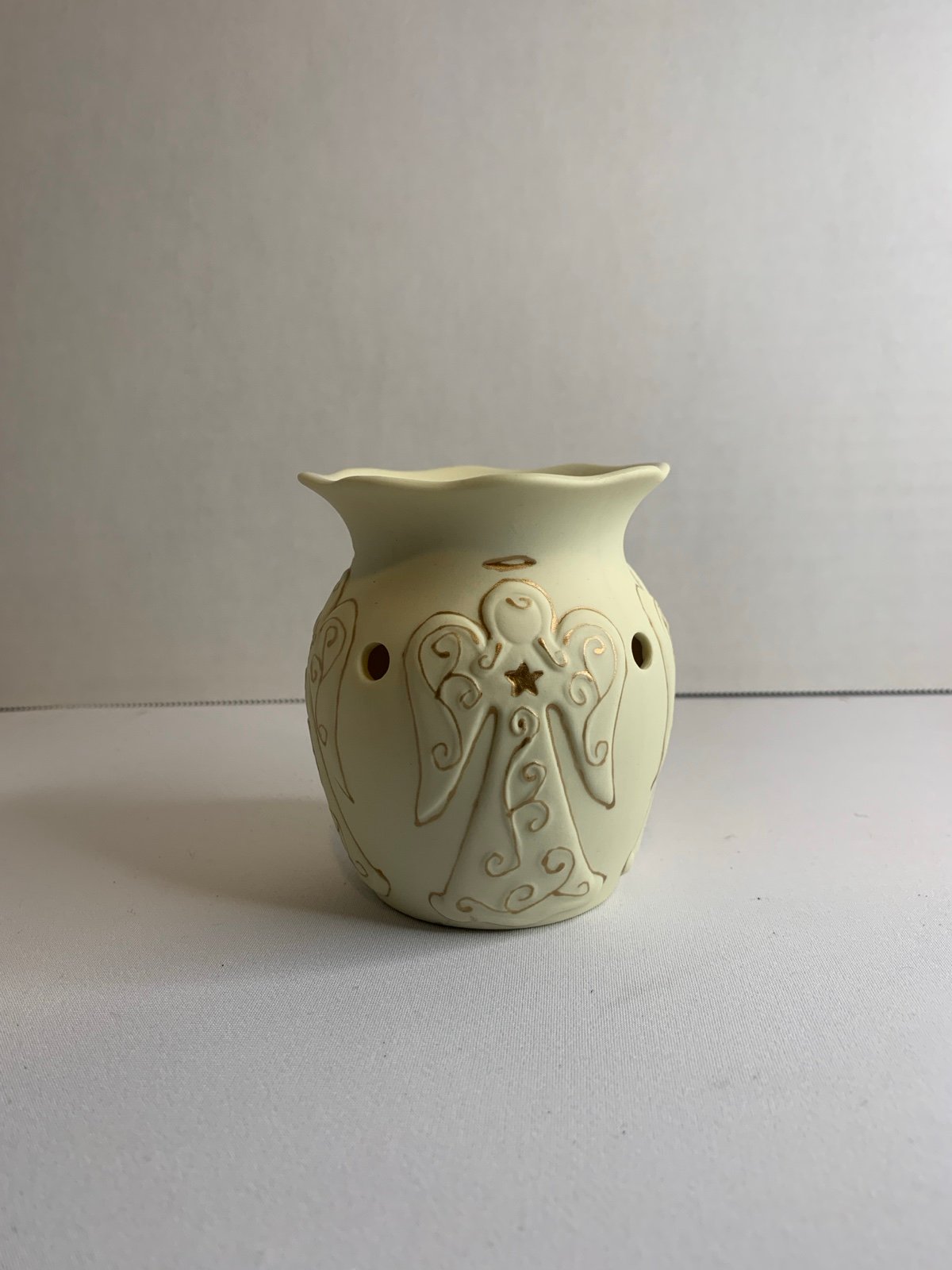 Scentsy plug in warmer- Heavenly